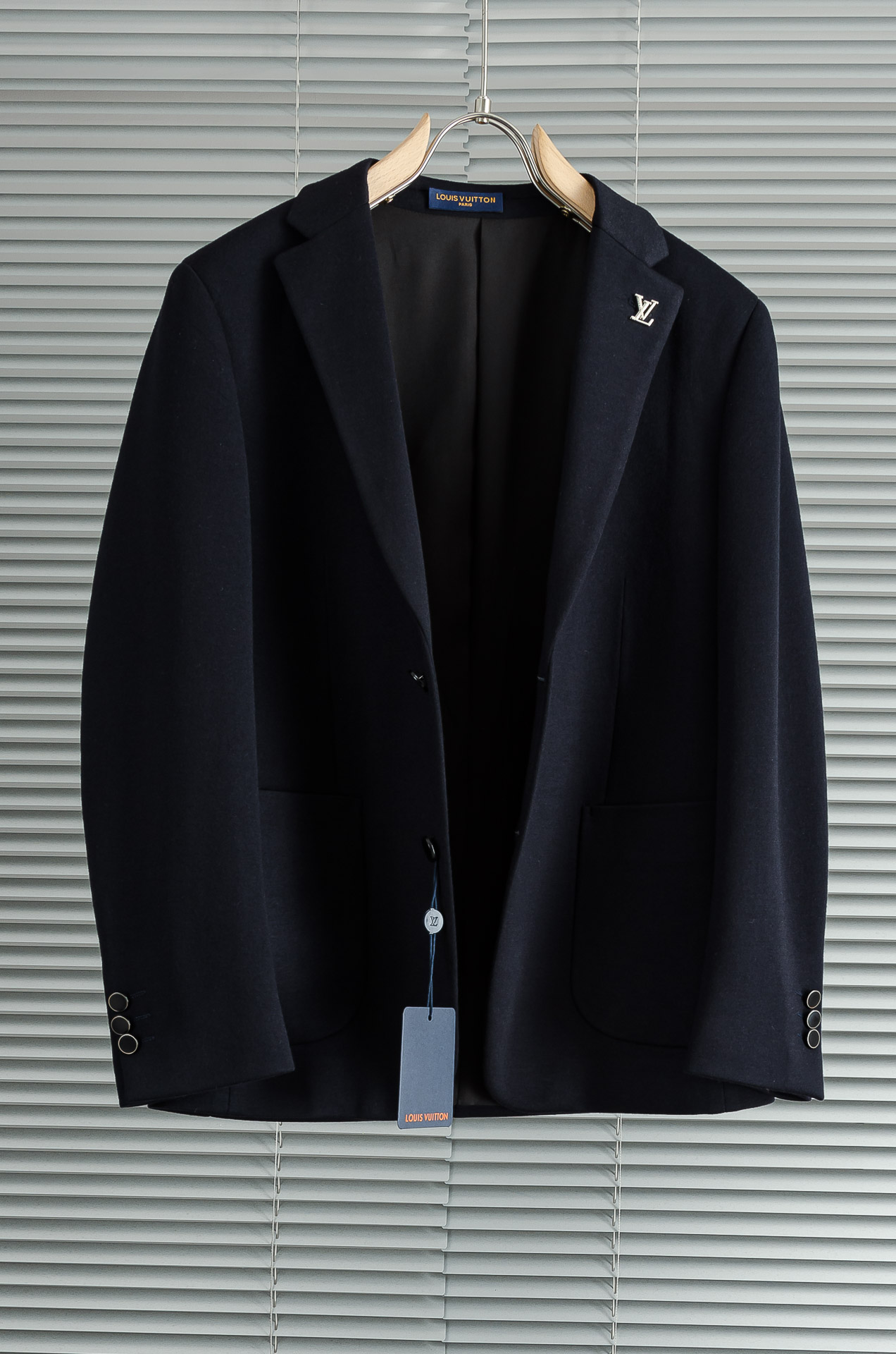 LV 2026FW羊毛混纺胸标点缀男士商务休闲西服#舒适有弹力，区别于普通的西装面料，这个是含羊毛的针织