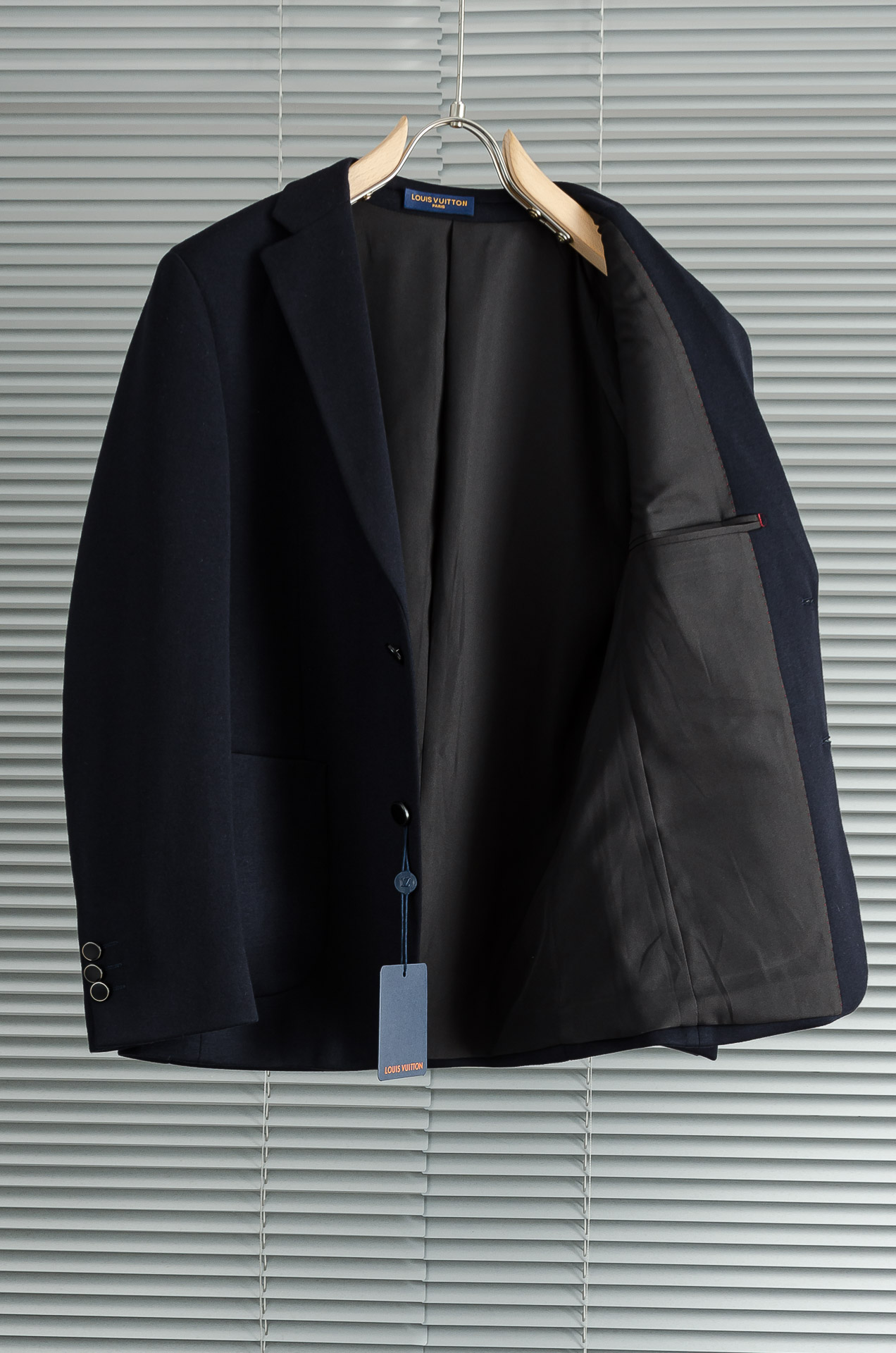 LV 2026FW羊毛混纺胸标点缀男士商务休闲西服#舒适有弹力，区别于普通的西装面料，这个是含羊毛的针织