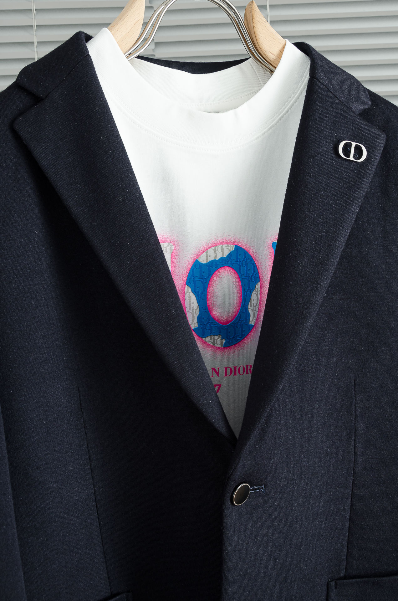 Dior迪奥2026FW最新羊毛混纺胸标点缀男士商务休闲西服#舒适有弹力，区别于普通的西装面料，这个是含