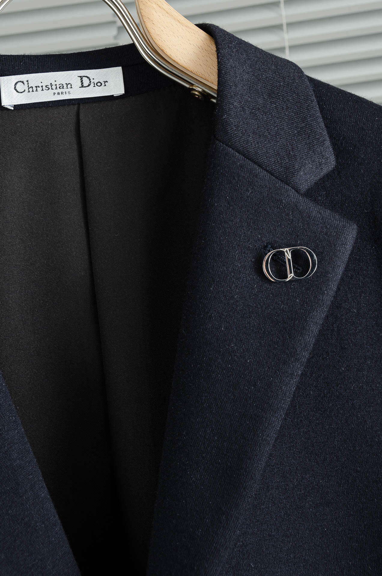 Dior迪奥2026FW最新羊毛混纺胸标点缀男士商务休闲西服#舒适有弹力，区别于普通的西装面料，这个是含