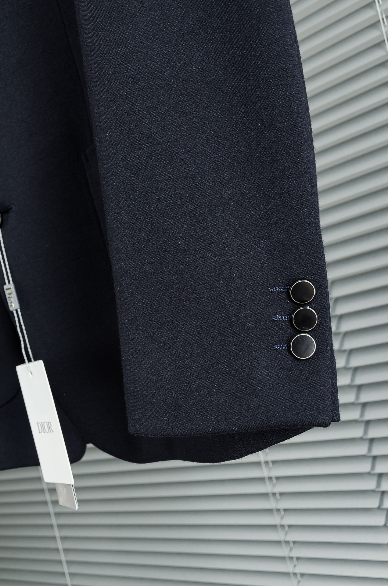 Dior迪奥2026FW最新羊毛混纺胸标点缀男士商务休闲西服#舒适有弹力，区别于普通的西装面料，这个是含