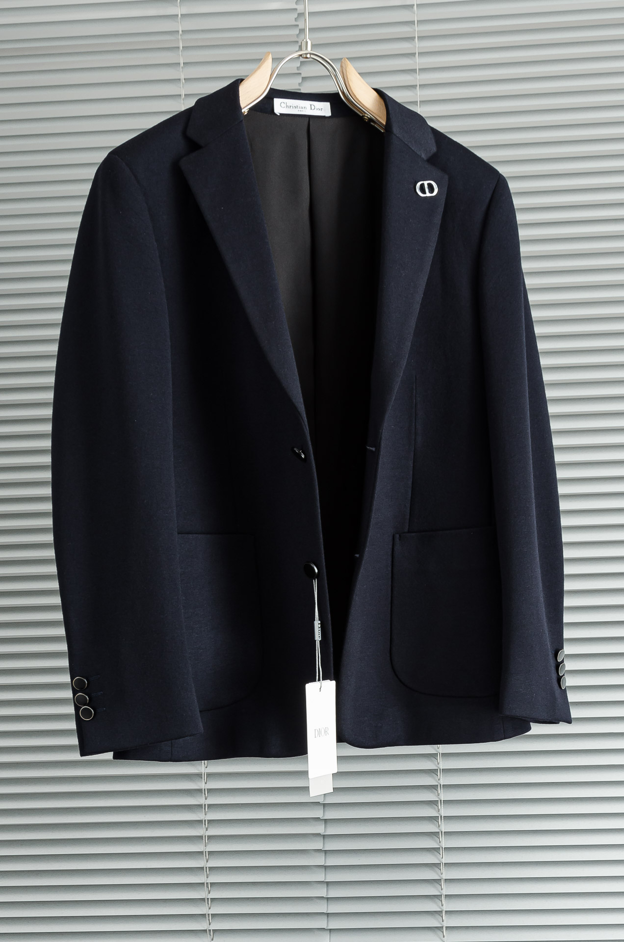 Dior迪奥2026FW最新羊毛混纺胸标点缀男士商务休闲西服#舒适有弹力，区别于普通的西装面料，这个是含