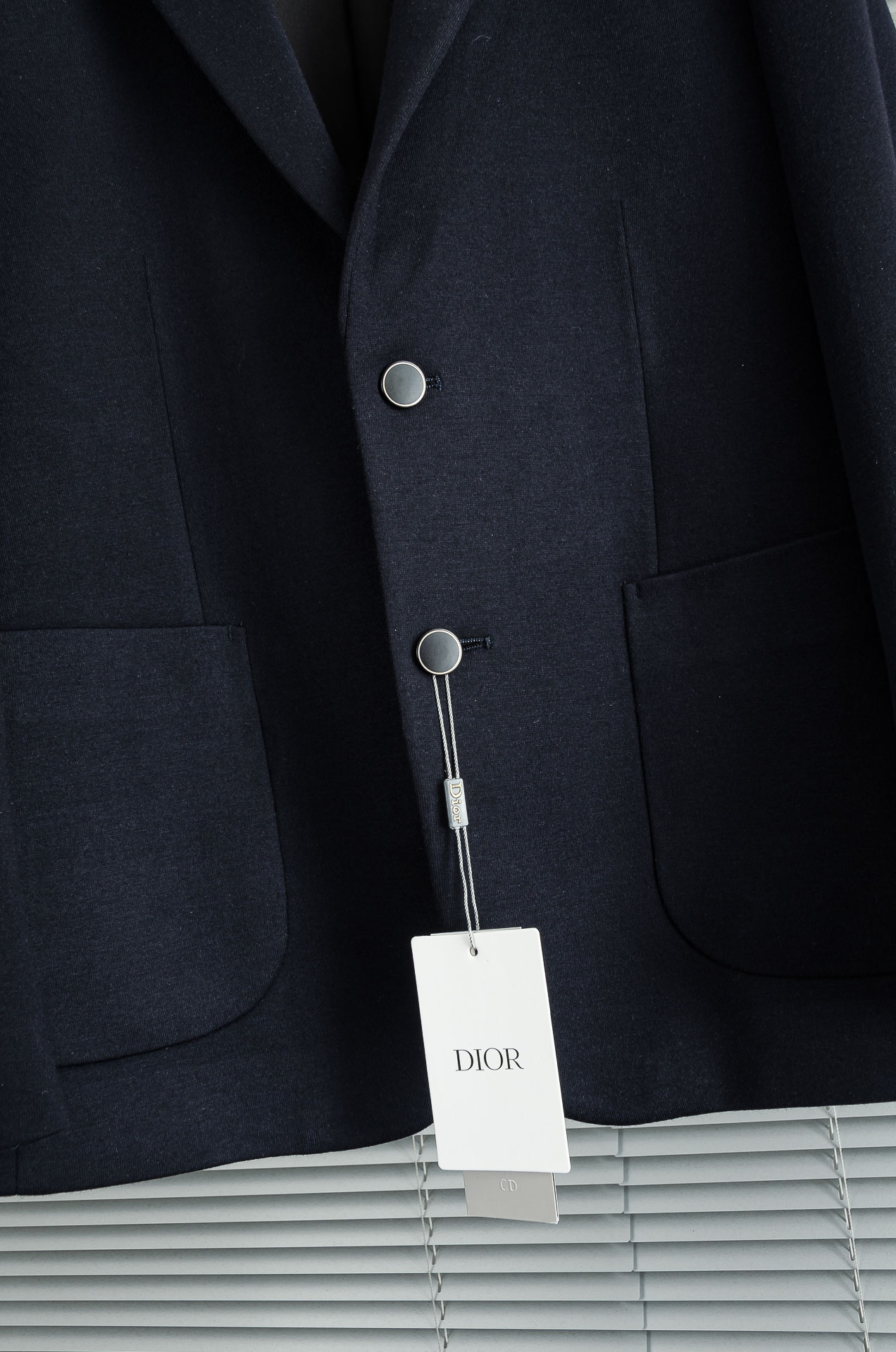 Dior迪奥2026FW最新羊毛混纺胸标点缀男士商务休闲西服#舒适有弹力，区别于普通的西装面料，这个是含