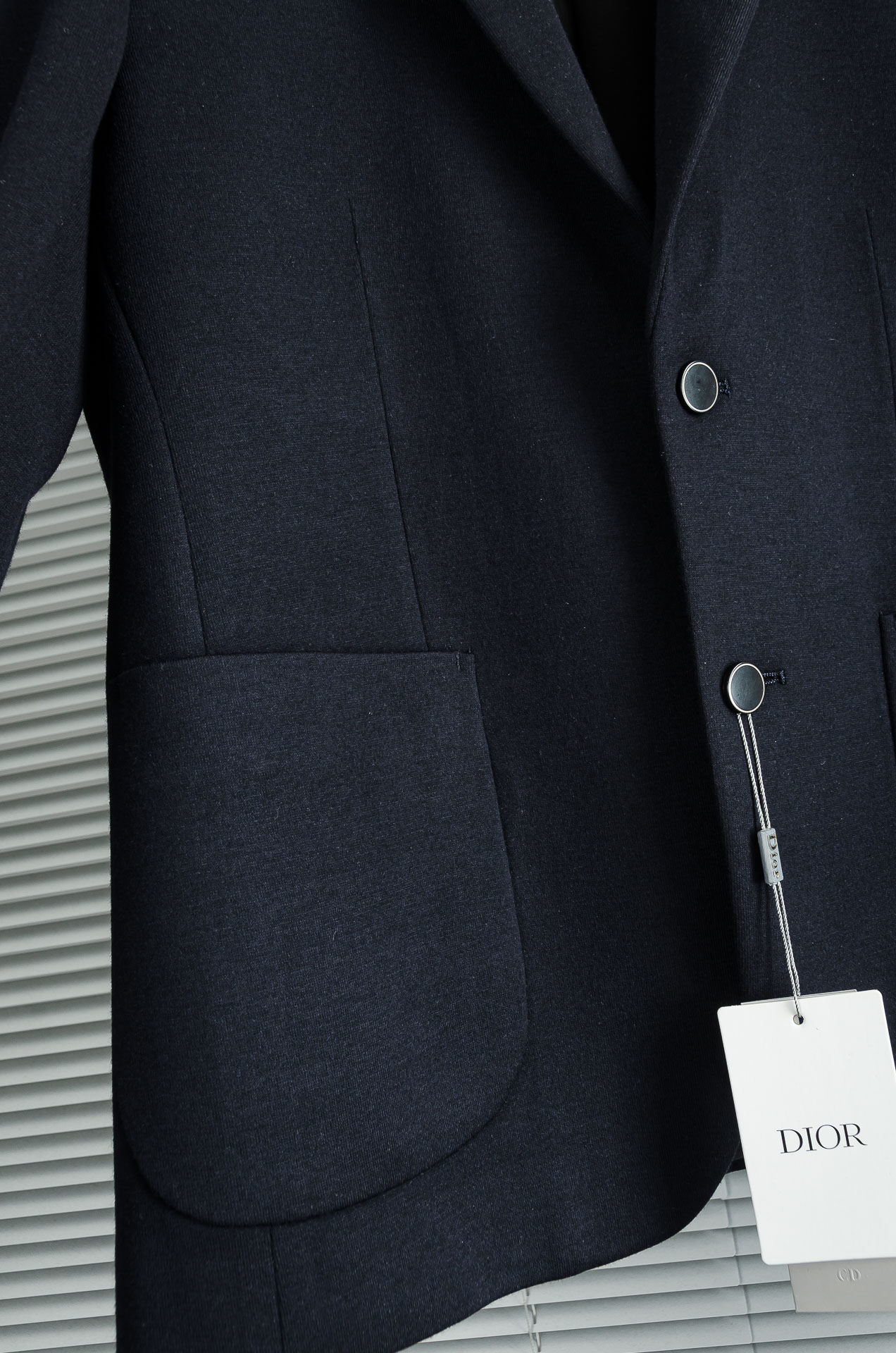 Dior迪奥2026FW最新羊毛混纺胸标点缀男士商务休闲西服#舒适有弹力，区别于普通的西装面料，这个是含