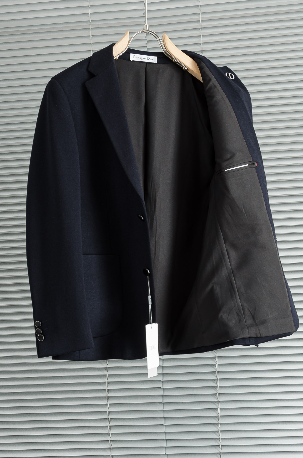 Dior迪奥2026FW最新羊毛混纺胸标点缀男士商务休闲西服#舒适有弹力，区别于普通的西装面料，这个是含