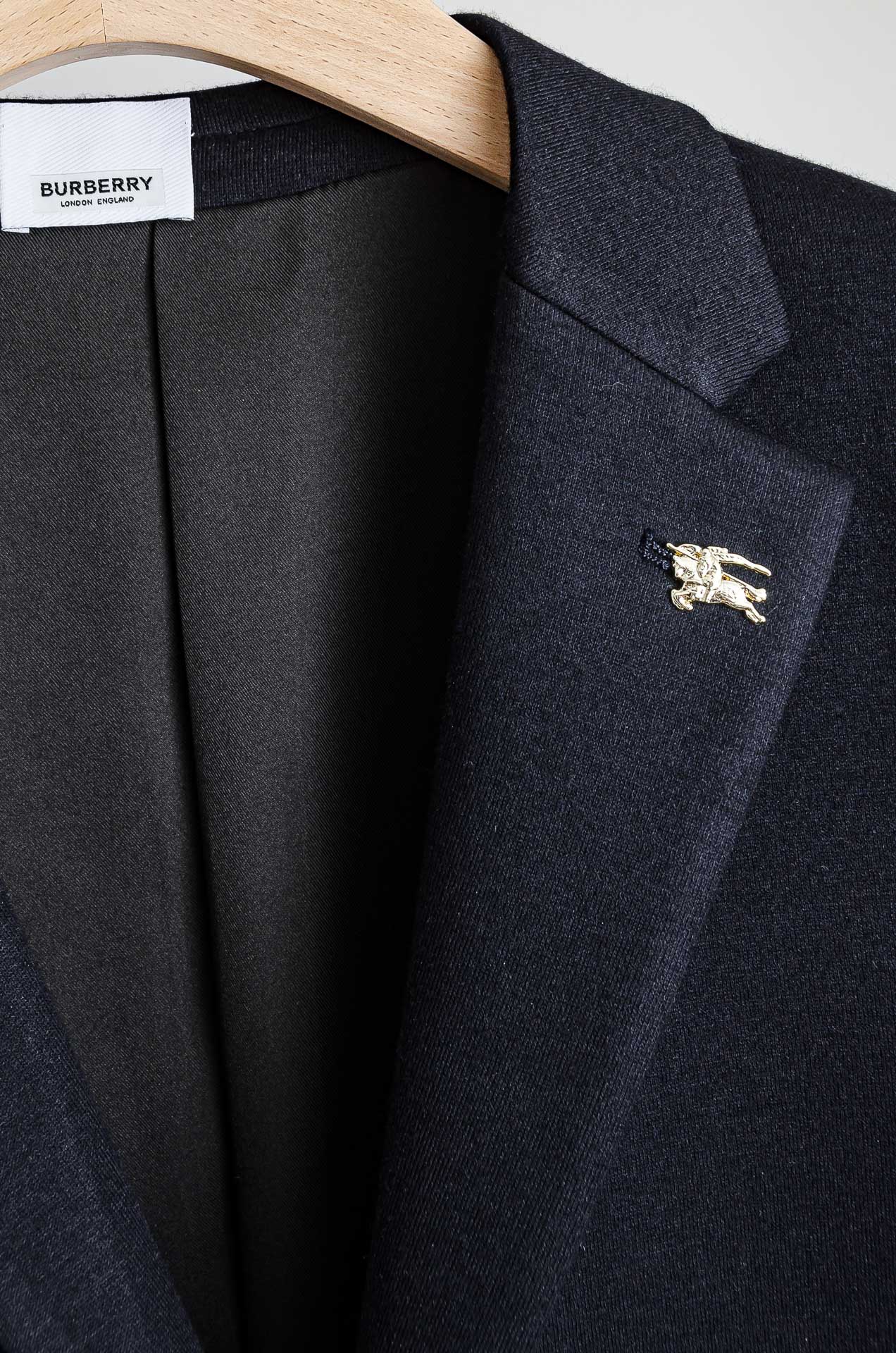 ☀️☀️Burberry巴宝莉2026FW羊毛混纺胸标点缀男士商务休闲西服#舒适有弹力，区别于普通的西装