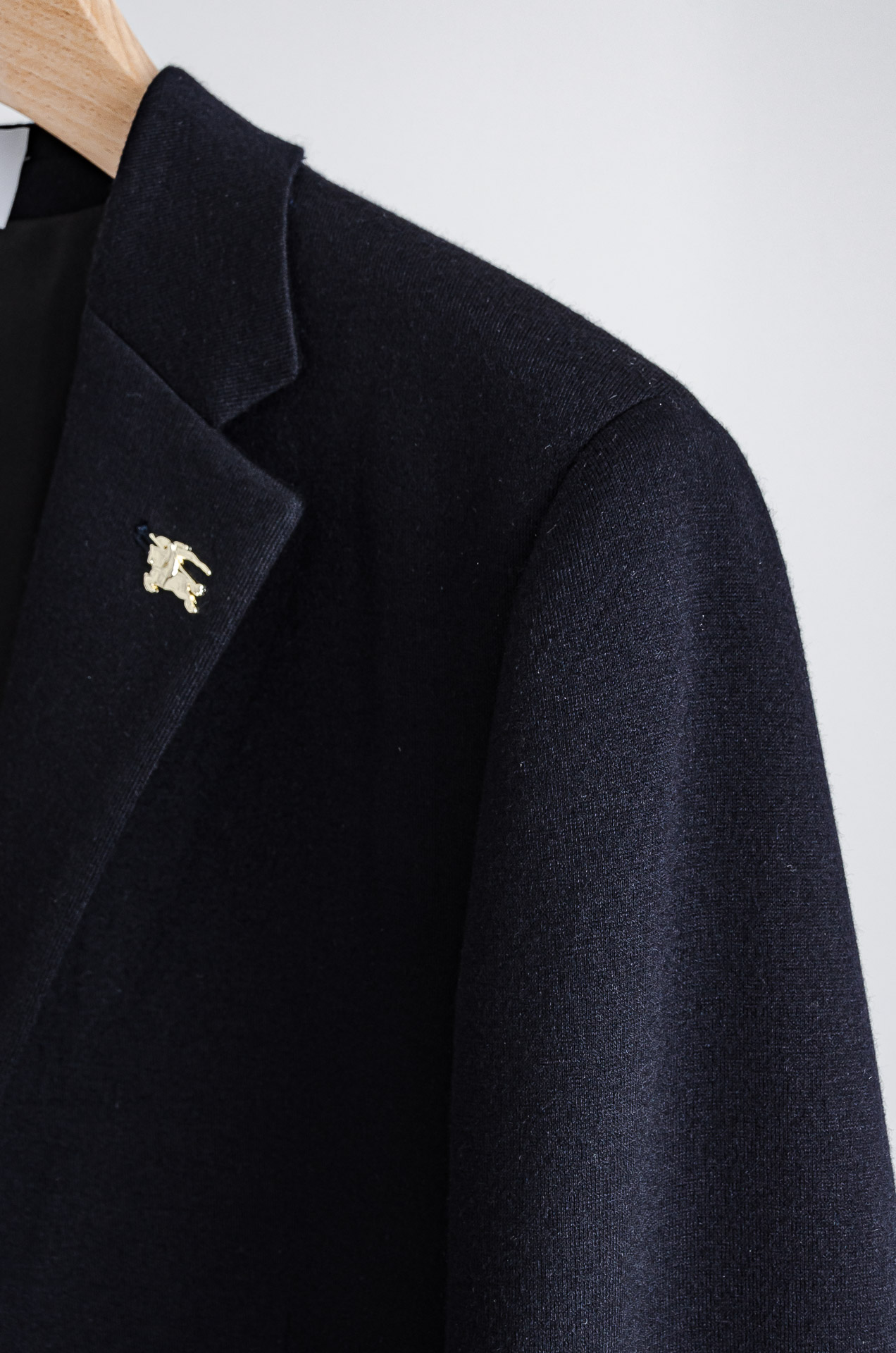 ☀️☀️Burberry巴宝莉2026FW羊毛混纺胸标点缀男士商务休闲西服#舒适有弹力，区别于普通的西装