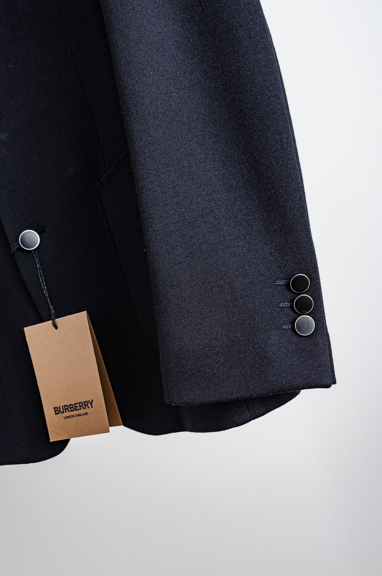 ☀️☀️Burberry巴宝莉2026FW羊毛混纺胸标点缀男士商务休闲西服#舒适有弹力，区别于普通的西装