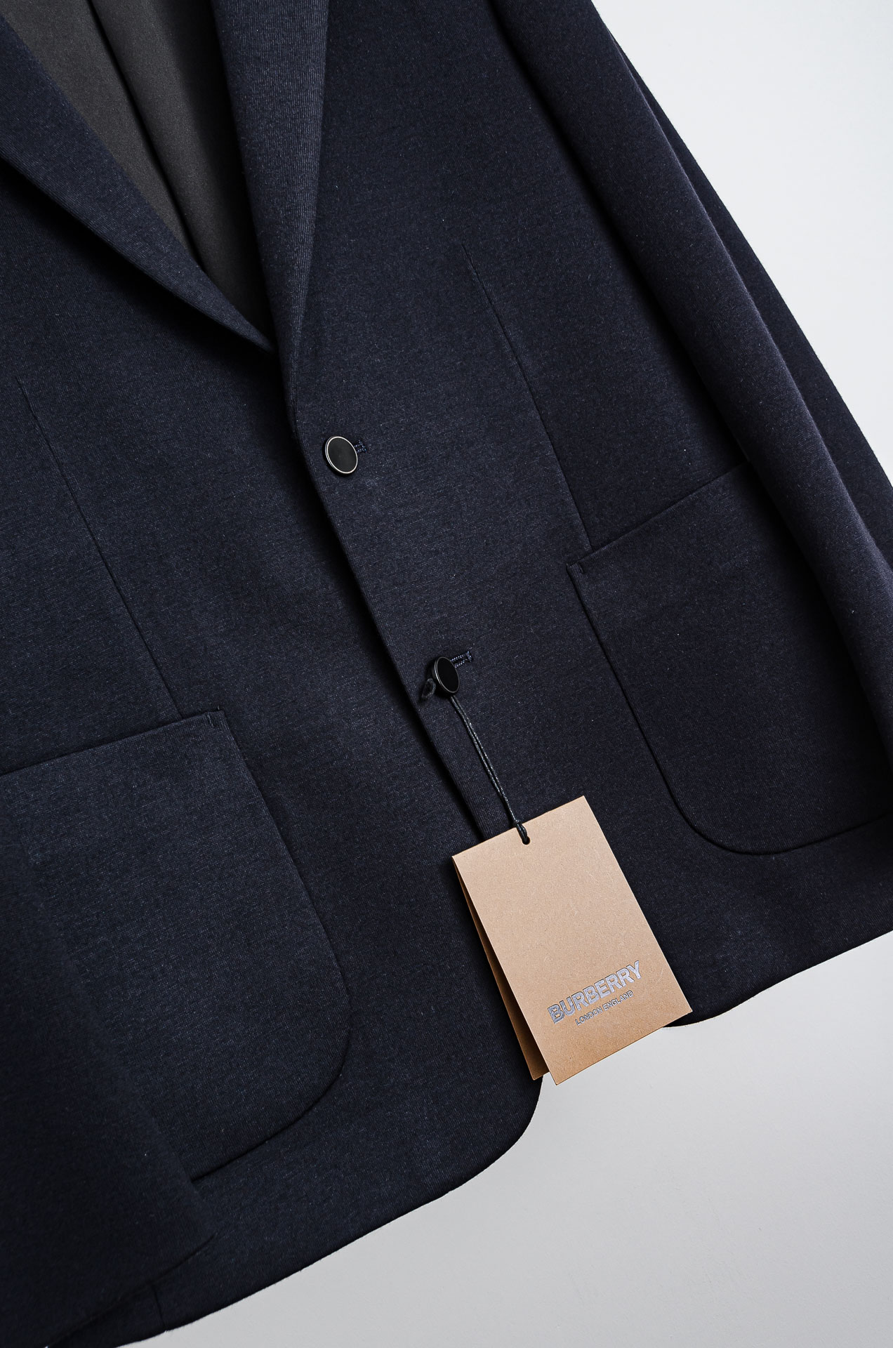 ☀️☀️Burberry巴宝莉2026FW羊毛混纺胸标点缀男士商务休闲西服#舒适有弹力，区别于普通的西装