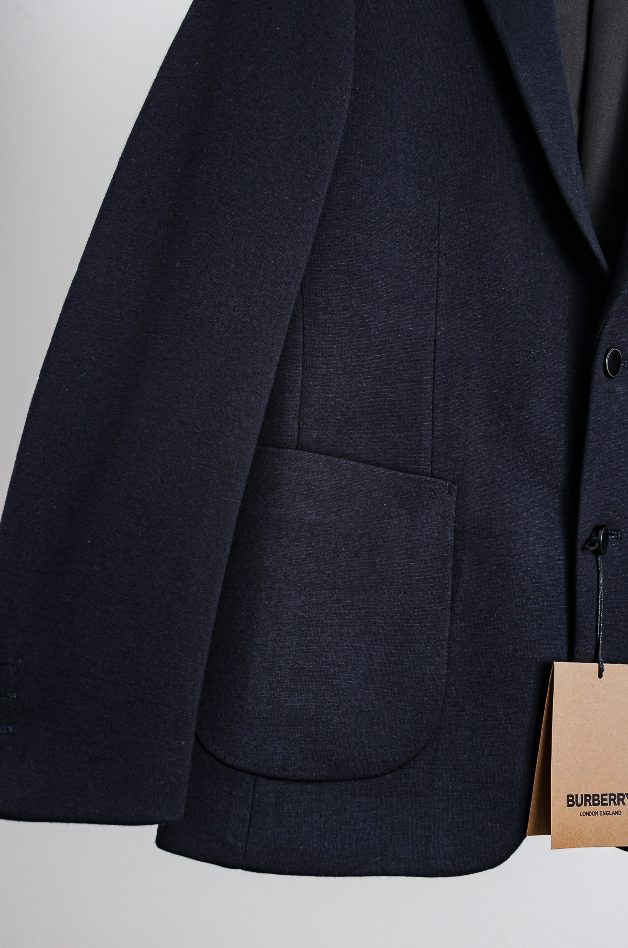 ☀️☀️Burberry巴宝莉2026FW羊毛混纺胸标点缀男士商务休闲西服#舒适有弹力，区别于普通的西装