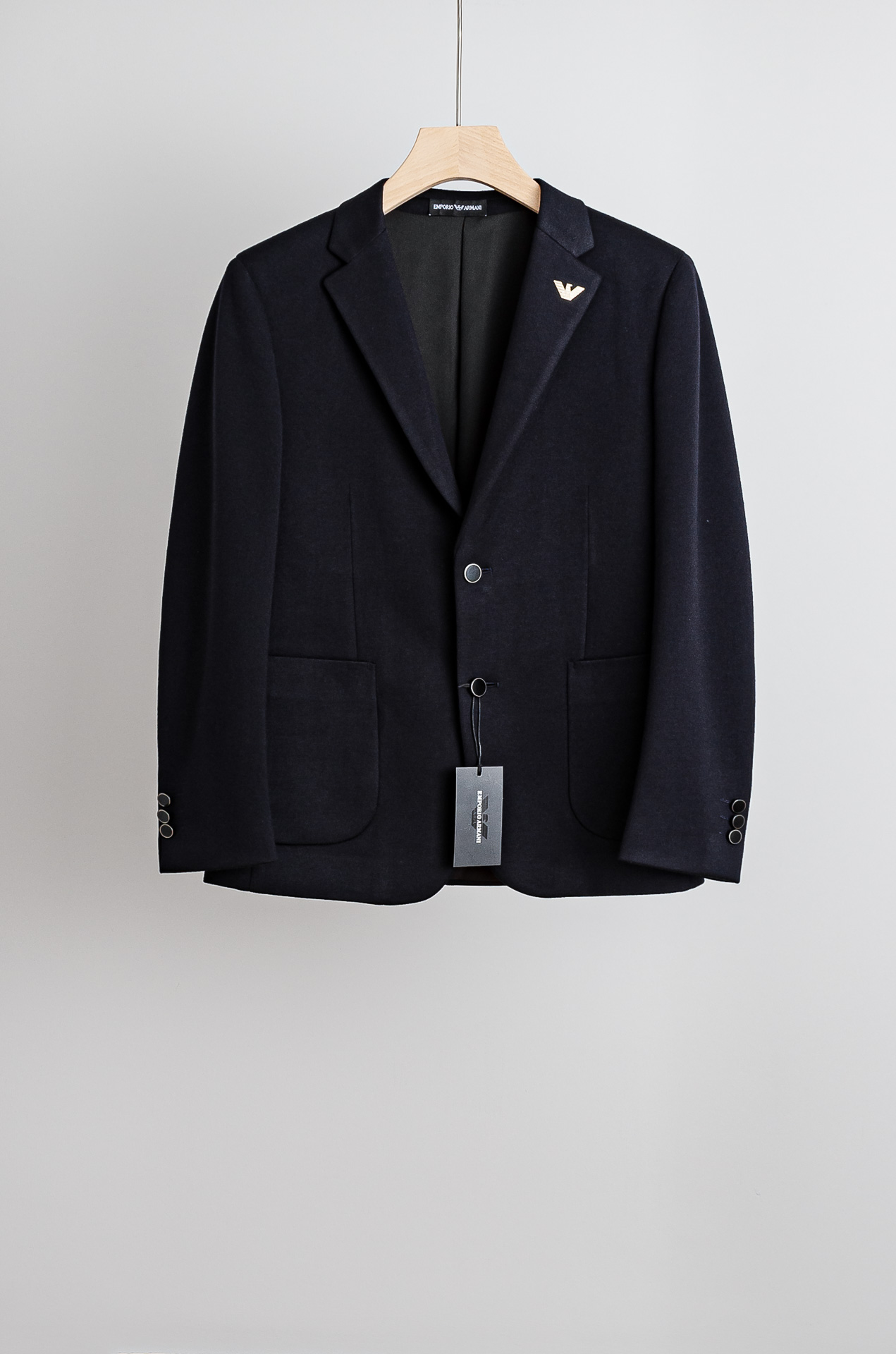 ☀️☀️阿玛尼 2026FW羊毛混纺胸标点缀男士商务休闲西服#舒适有弹力，区别于普通的西装面料，这个是含