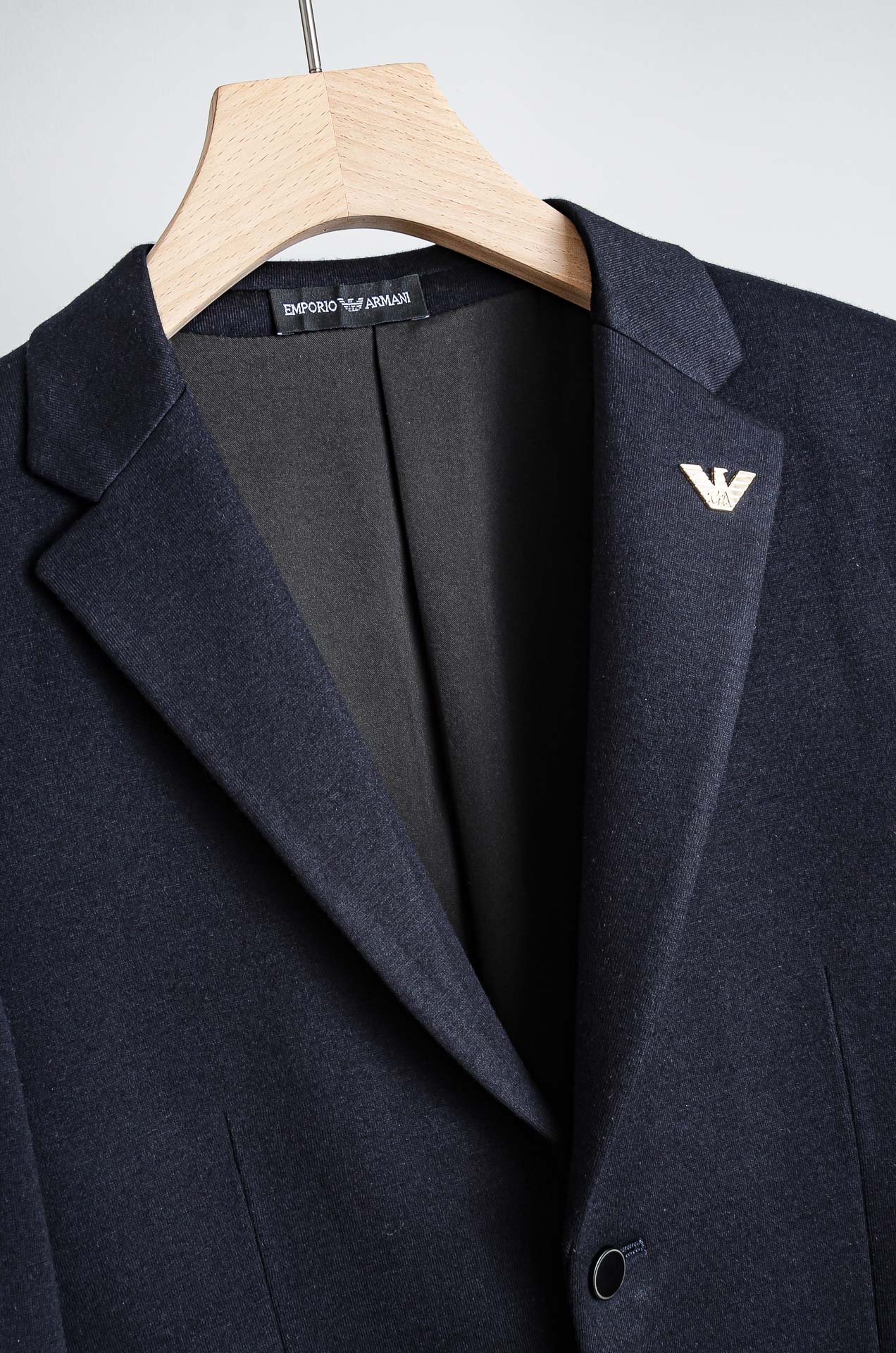 ☀️☀️阿玛尼 2026FW羊毛混纺胸标点缀男士商务休闲西服#舒适有弹力，区别于普通的西装面料，这个是含
