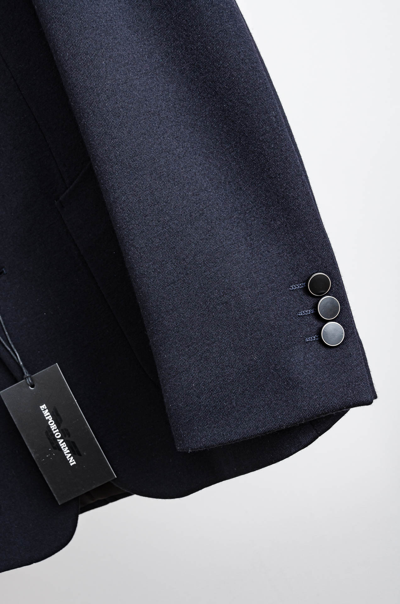 ☀️☀️阿玛尼 2026FW羊毛混纺胸标点缀男士商务休闲西服#舒适有弹力，区别于普通的西装面料，这个是含