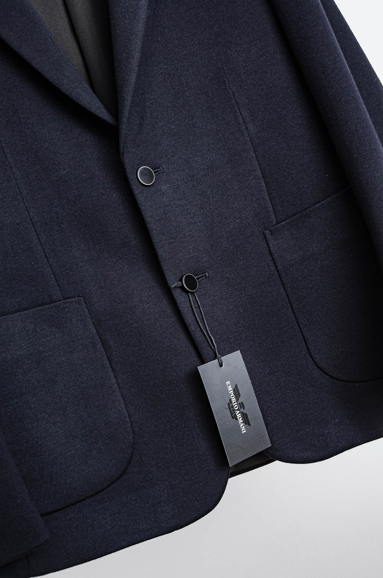 ☀️☀️阿玛尼 2026FW羊毛混纺胸标点缀男士商务休闲西服#舒适有弹力，区别于普通的西装面料，这个是含