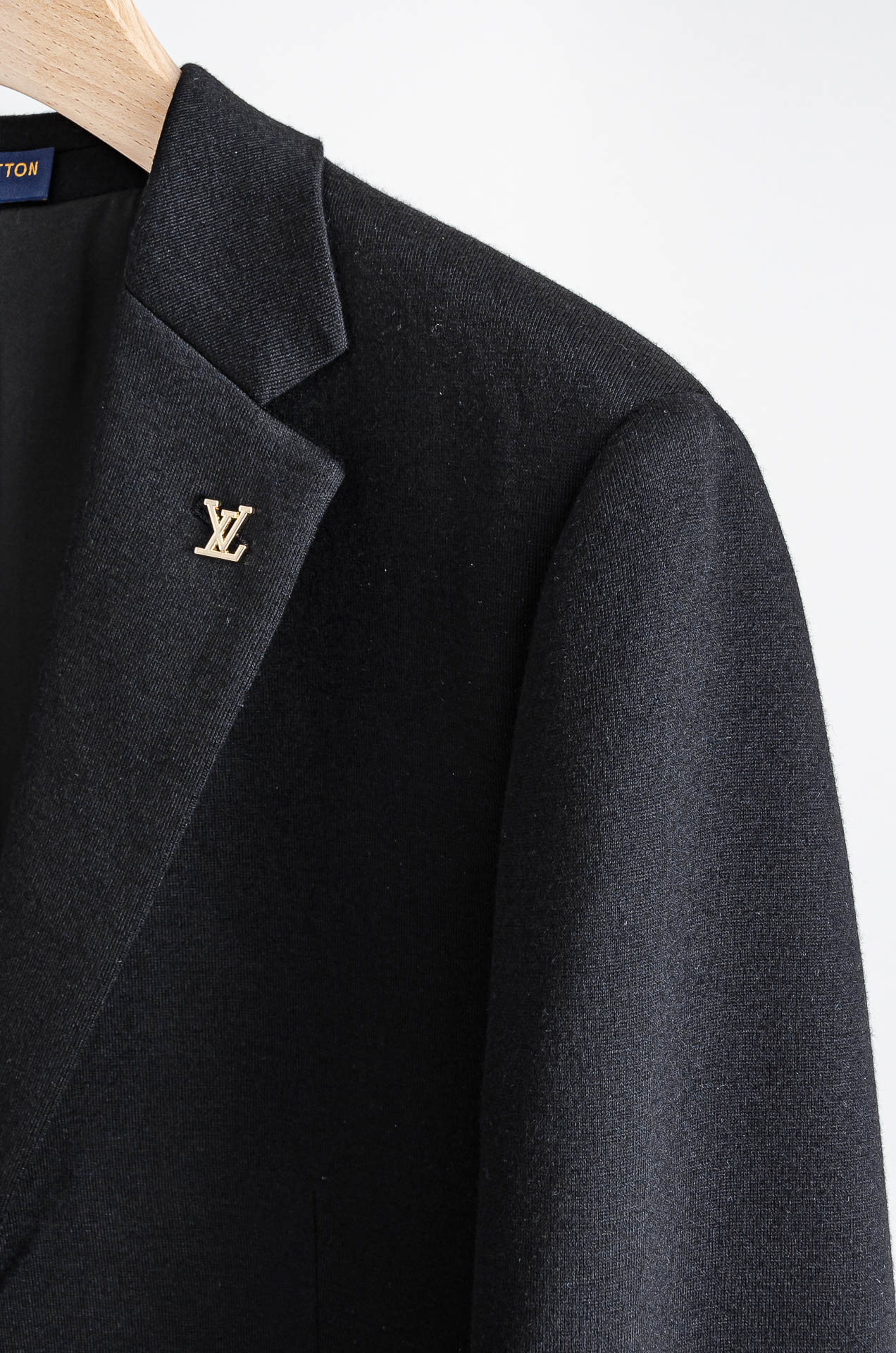 ☀️☀️LV 2026ss 羊毛混纺胸标点缀男士商务休闲西服#舒适有弹力，区别于普通的西装面料，这个是含