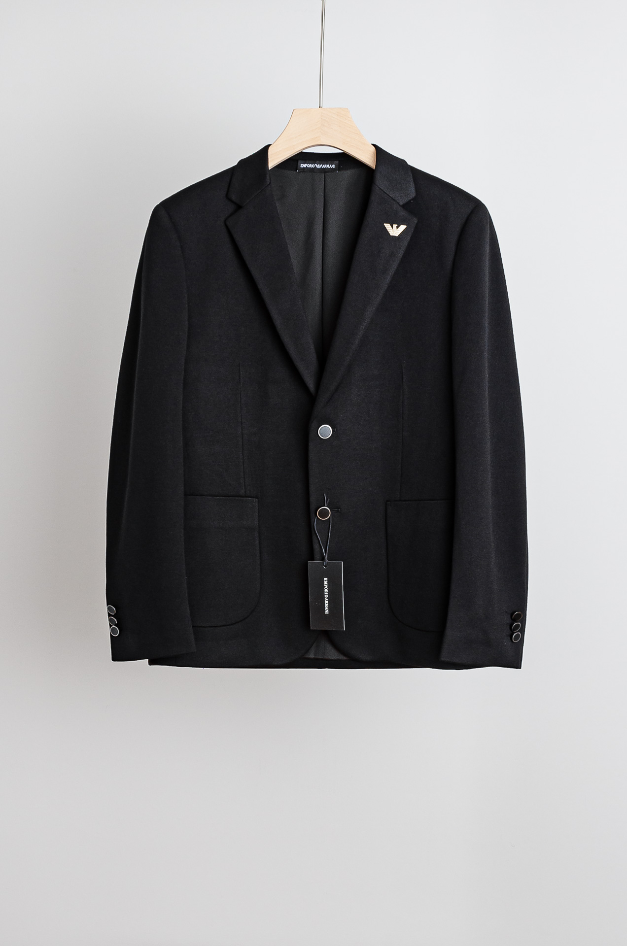 ☀️☀️ 阿玛尼2026FW羊毛混纺胸标点缀男士商务休闲西服#舒适有弹力，区别于普通的西装面料，这个是含