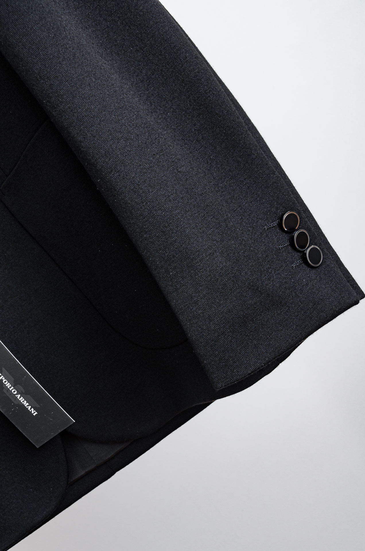 ☀️☀️ 阿玛尼2026FW羊毛混纺胸标点缀男士商务休闲西服#舒适有弹力，区别于普通的西装面料，这个是含