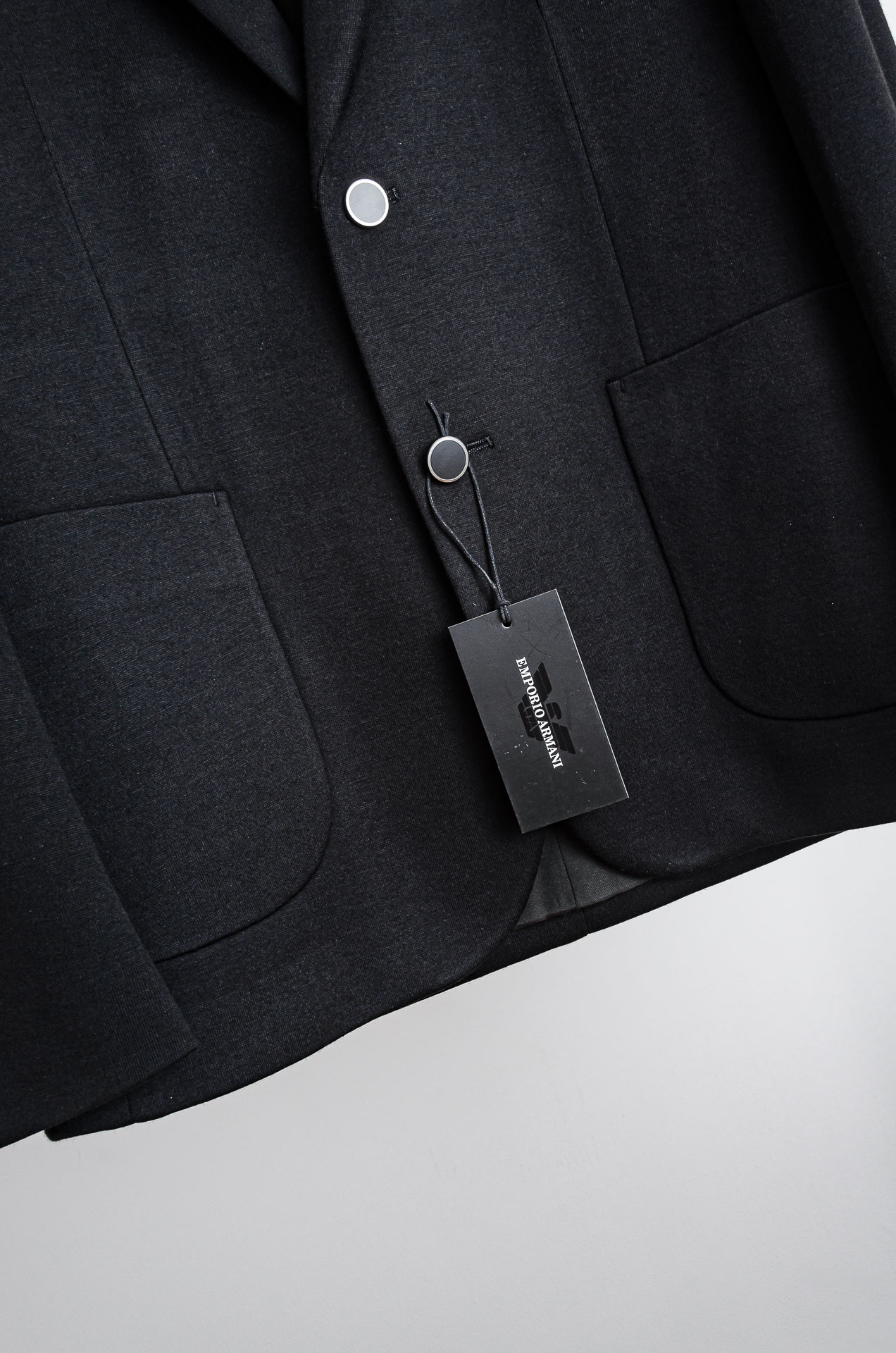 ☀️☀️ 阿玛尼2026FW羊毛混纺胸标点缀男士商务休闲西服#舒适有弹力，区别于普通的西装面料，这个是含