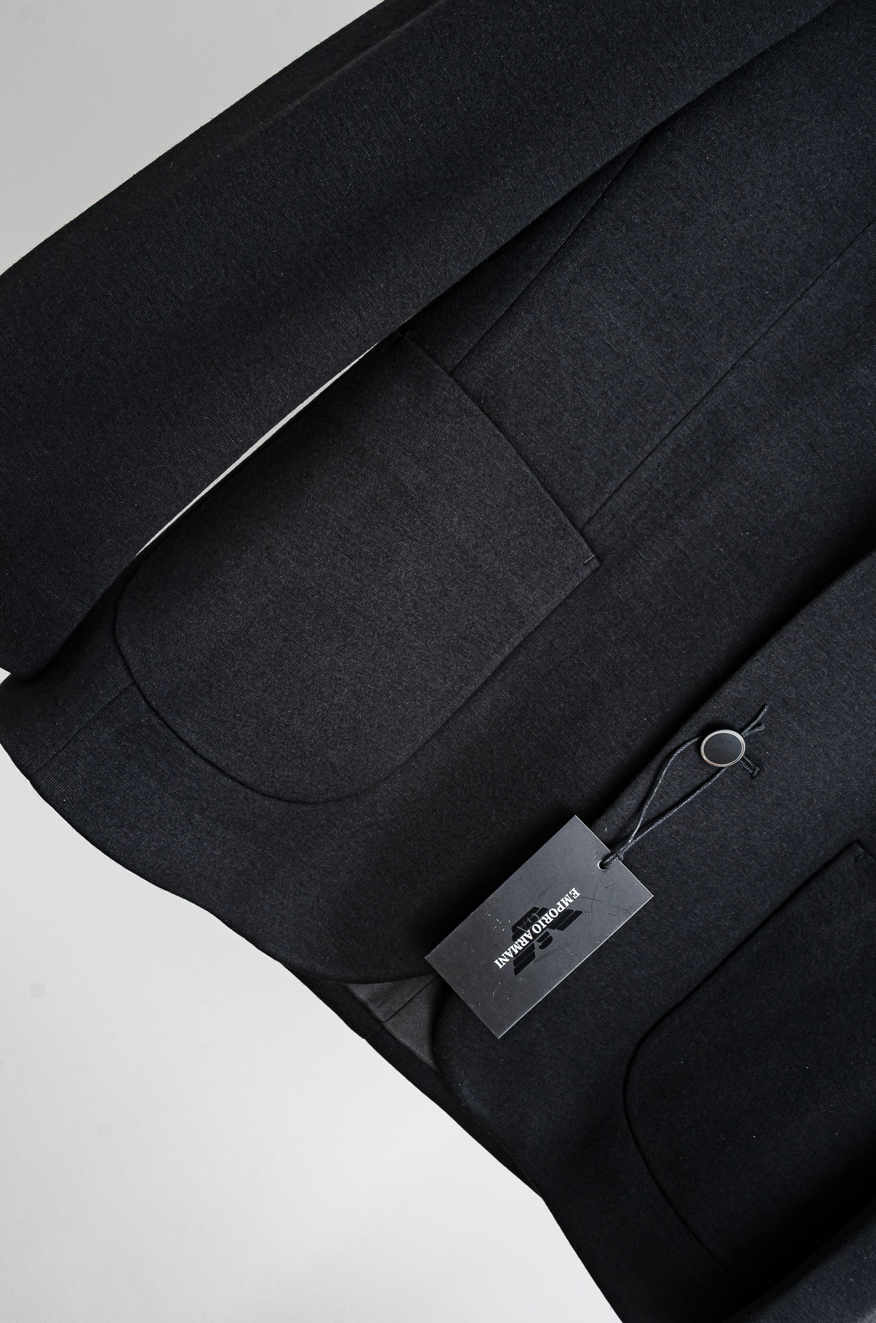 ☀️☀️ 阿玛尼2026FW羊毛混纺胸标点缀男士商务休闲西服#舒适有弹力，区别于普通的西装面料，这个是含