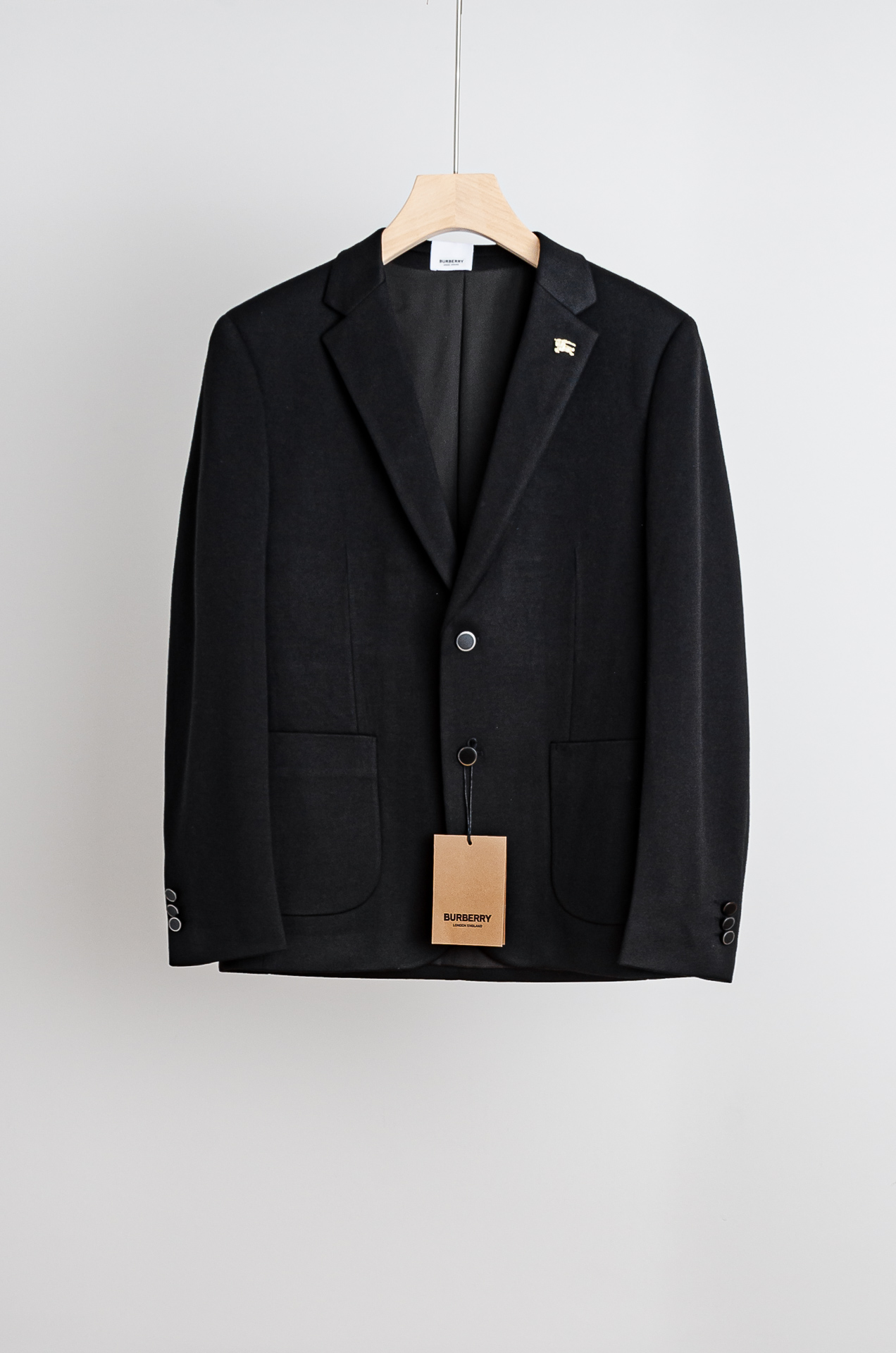 ☀️☀️Burberry巴宝莉2026FW羊毛混纺胸标点缀男士商务休闲西服#舒适有弹力，区别于普通的西装