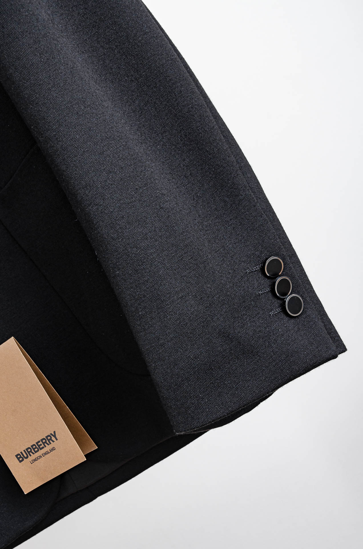 ☀️☀️Burberry巴宝莉2026FW羊毛混纺胸标点缀男士商务休闲西服#舒适有弹力，区别于普通的西装