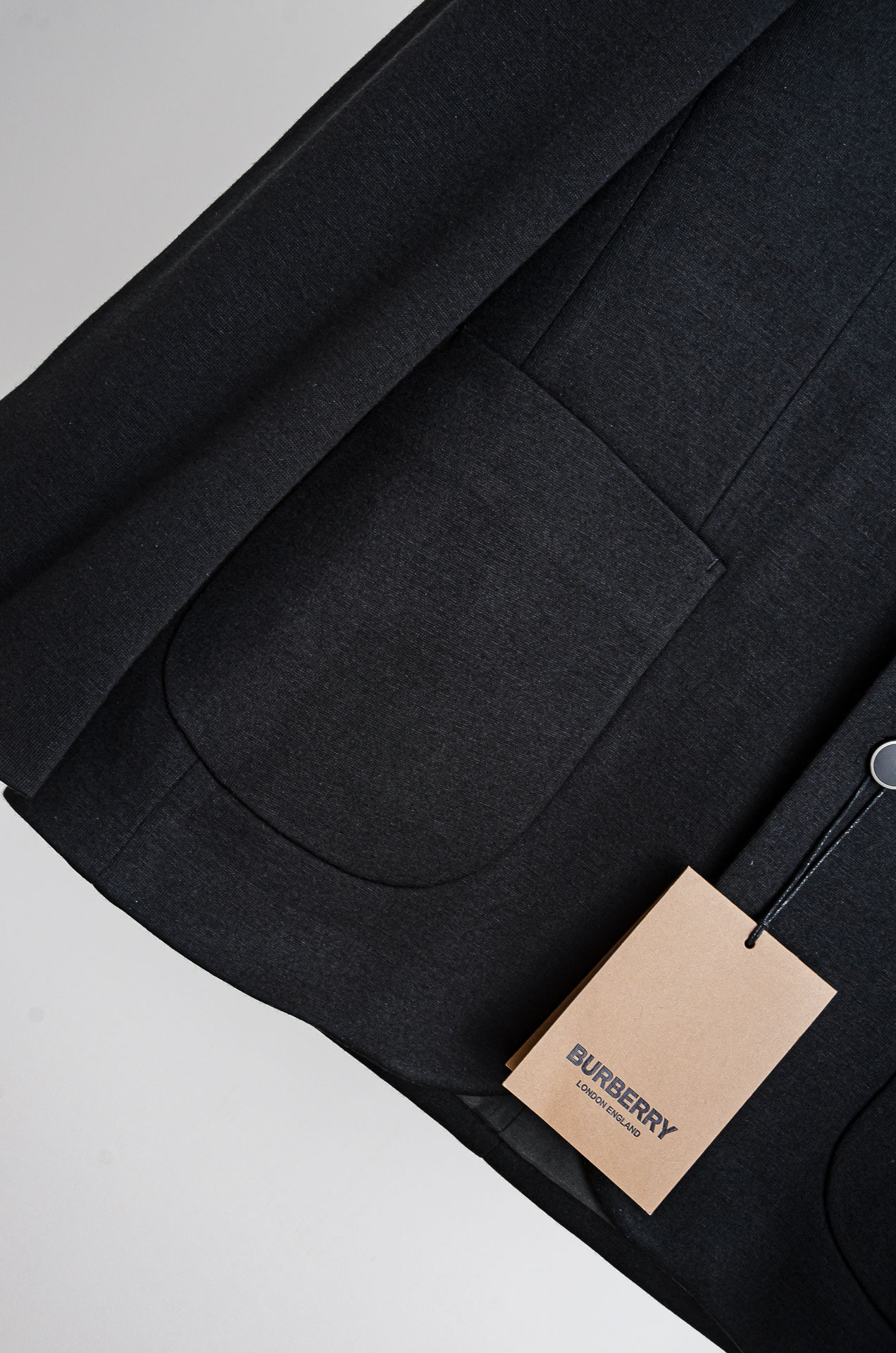 ☀️☀️Burberry巴宝莉2026FW羊毛混纺胸标点缀男士商务休闲西服#舒适有弹力，区别于普通的西装