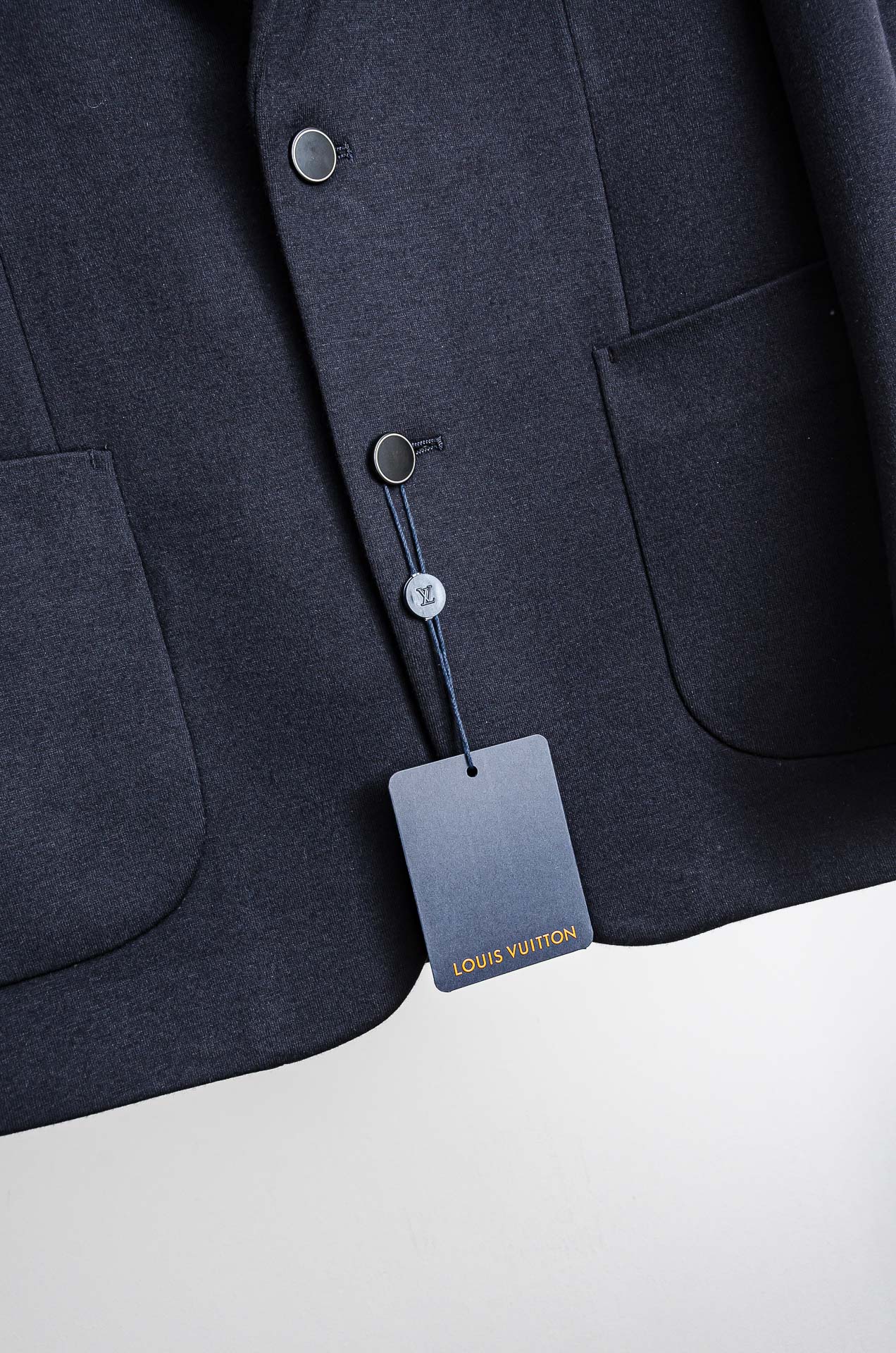 ☀️☀️LV 2026ss 羊毛混纺胸标点缀男士商务休闲西服#舒适有弹力，区别于普通的西装面料，这个是含