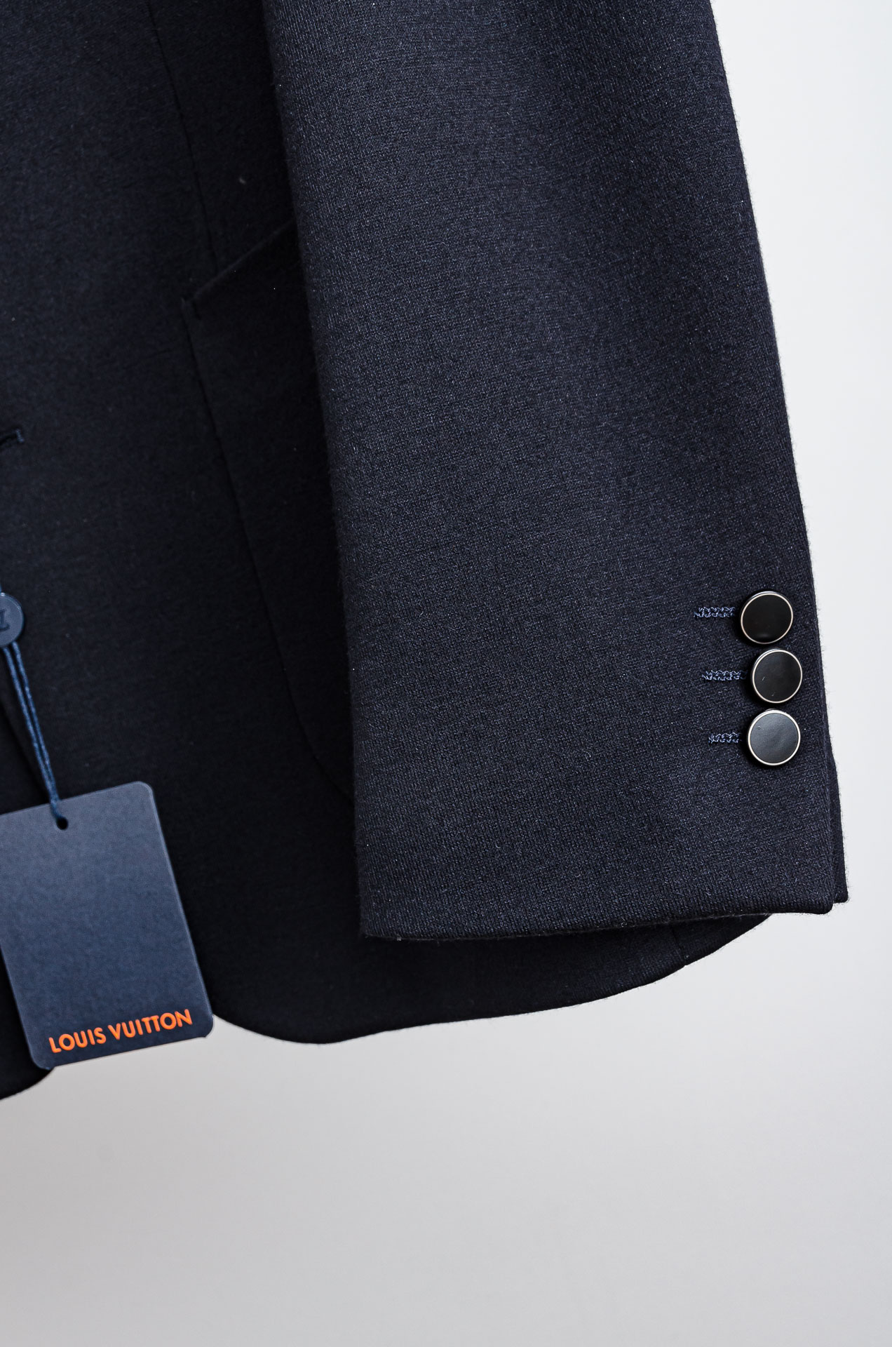 ☀️☀️LV 2026ss 羊毛混纺胸标点缀男士商务休闲西服#舒适有弹力，区别于普通的西装面料，这个是含