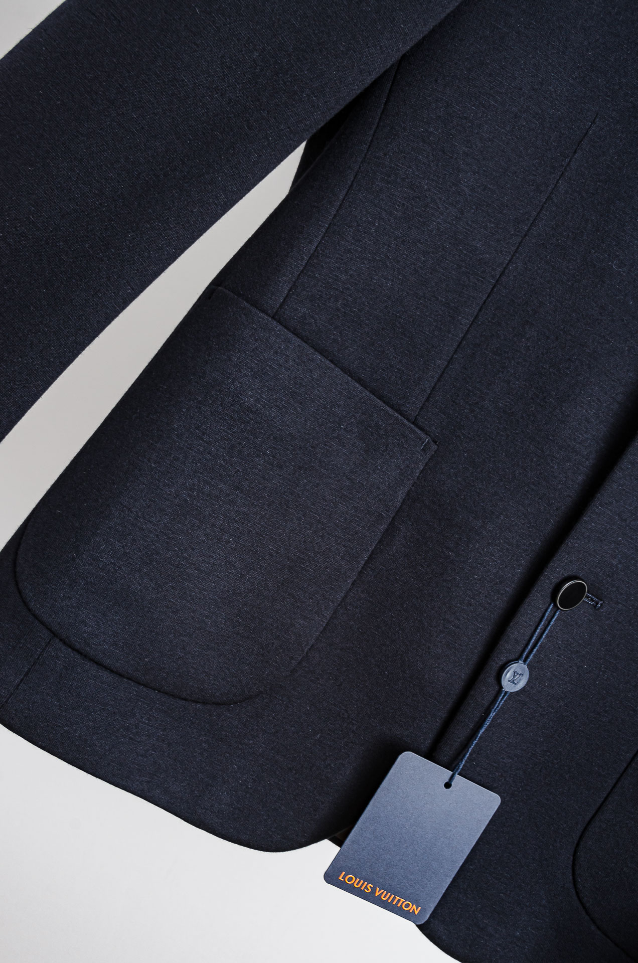 ☀️☀️LV 2026ss 羊毛混纺胸标点缀男士商务休闲西服#舒适有弹力，区别于普通的西装面料，这个是含