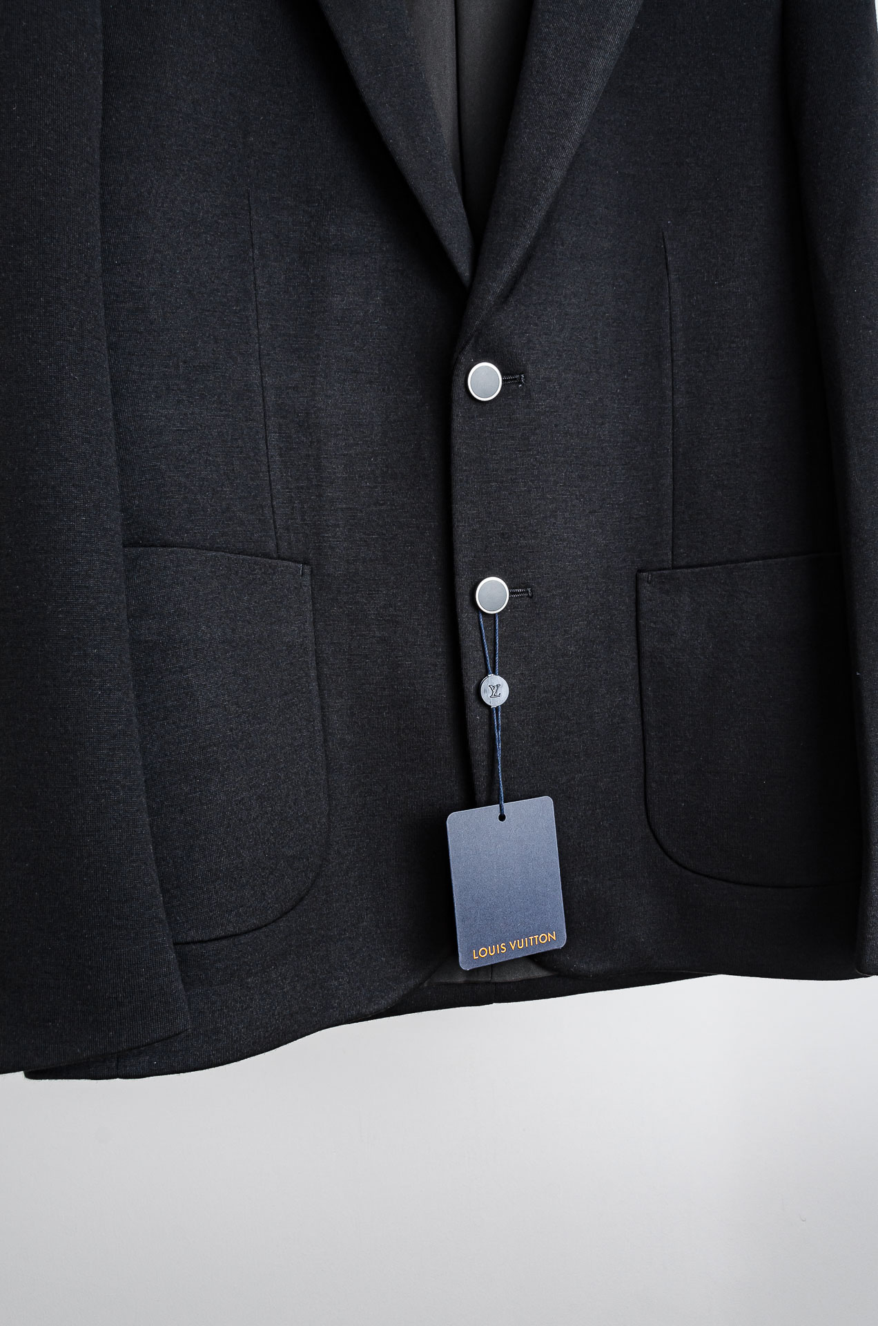 ☀️☀️LV 2026ss 羊毛混纺胸标点缀男士商务休闲西服#舒适有弹力，区别于普通的西装面料，这个是含