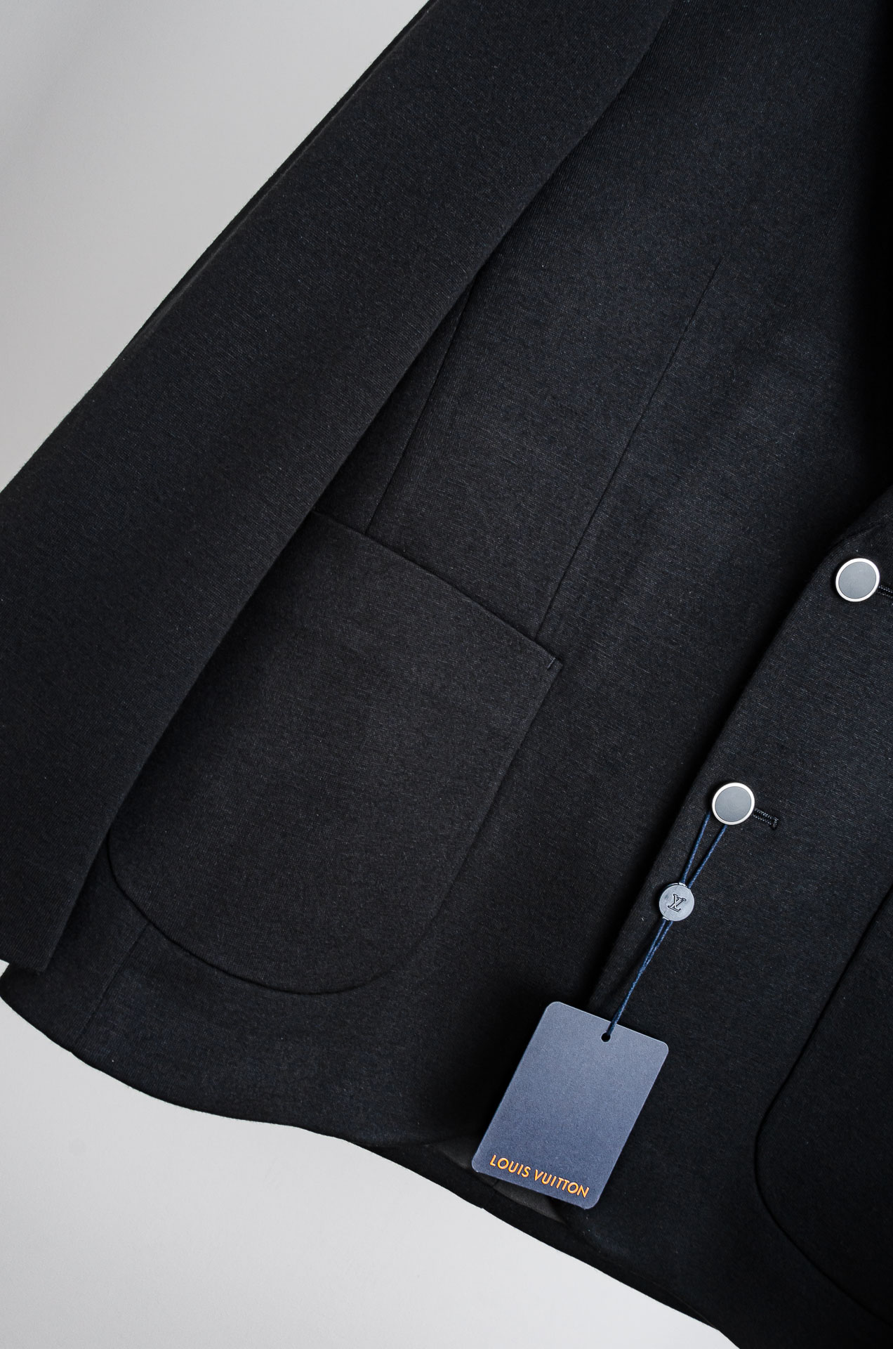 ☀️☀️LV 2026ss 羊毛混纺胸标点缀男士商务休闲西服#舒适有弹力，区别于普通的西装面料，这个是含