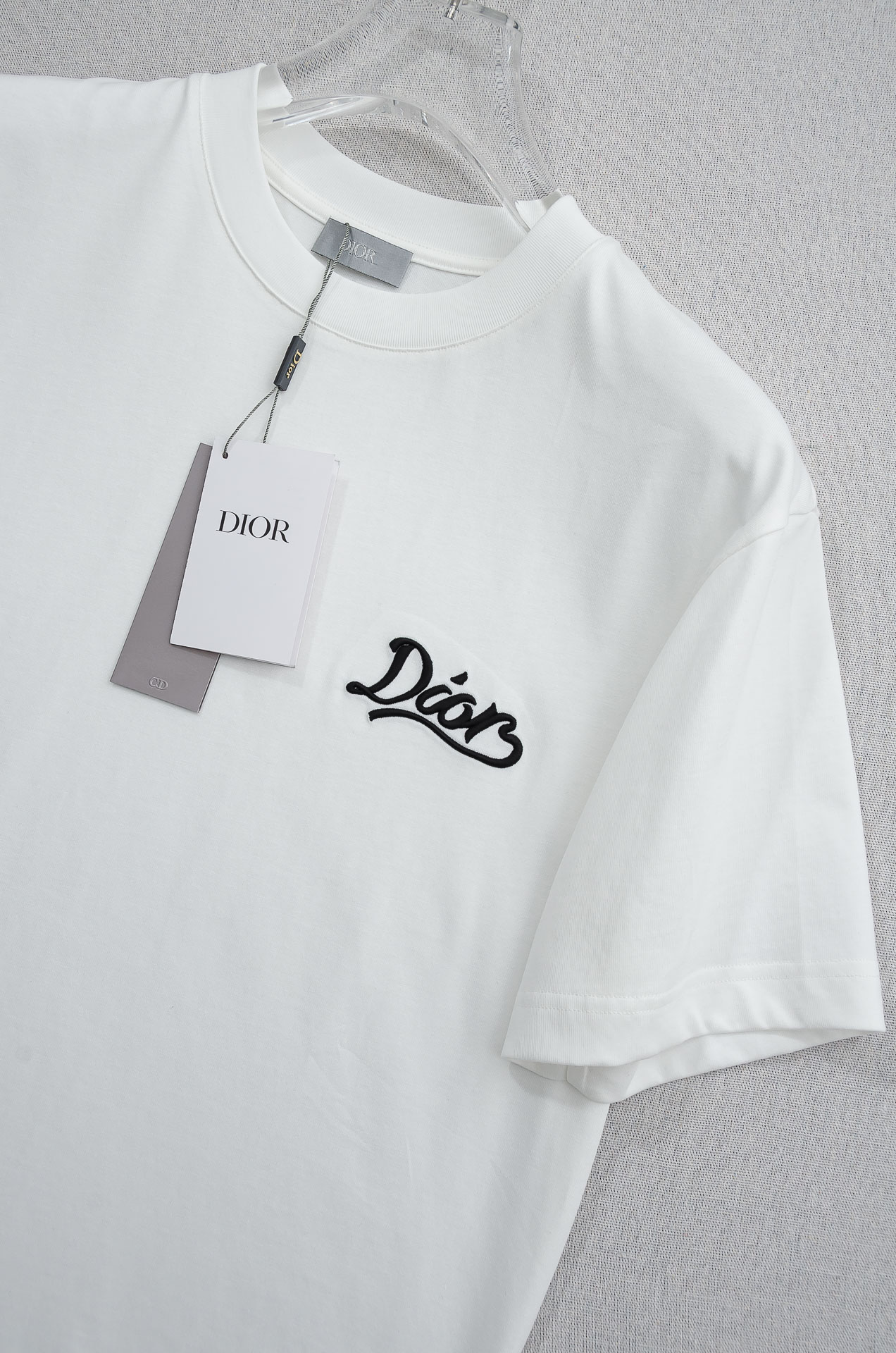 🌾 Dior迪奥2026SS时尚潮人必备男士休闲圆领短袖T恤衫#设计理念潮流前卫与尚可持续，前幅刺绣工艺