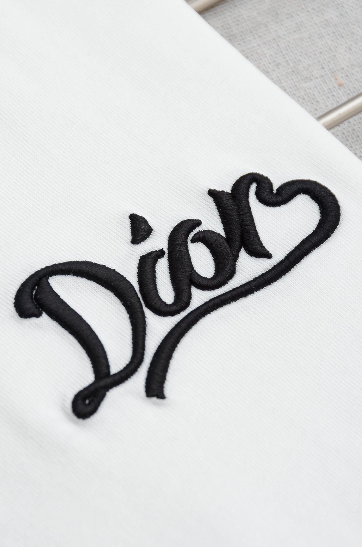 🌾 Dior迪奥2026SS时尚潮人必备男士休闲圆领短袖T恤衫#设计理念潮流前卫与尚可持续，前幅刺绣工艺