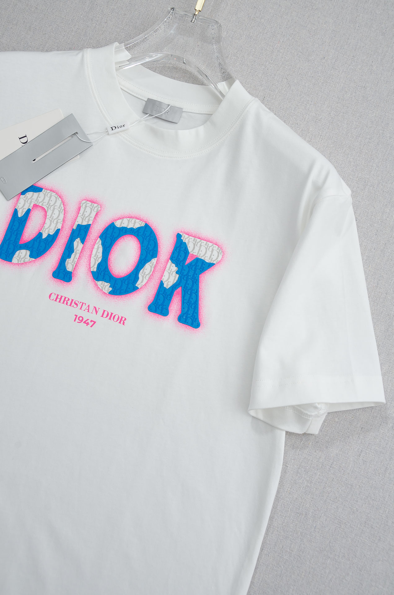 🌾 Dior迪奥2026SS时尚潮人必备男士休闲圆领短袖T恤衫#设计理念潮流前卫与尚可持续，前幅印花更加