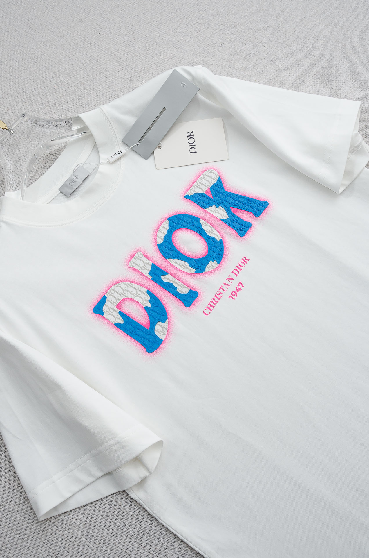 🌾 Dior迪奥2026SS时尚潮人必备男士休闲圆领短袖T恤衫#设计理念潮流前卫与尚可持续，前幅印花更加