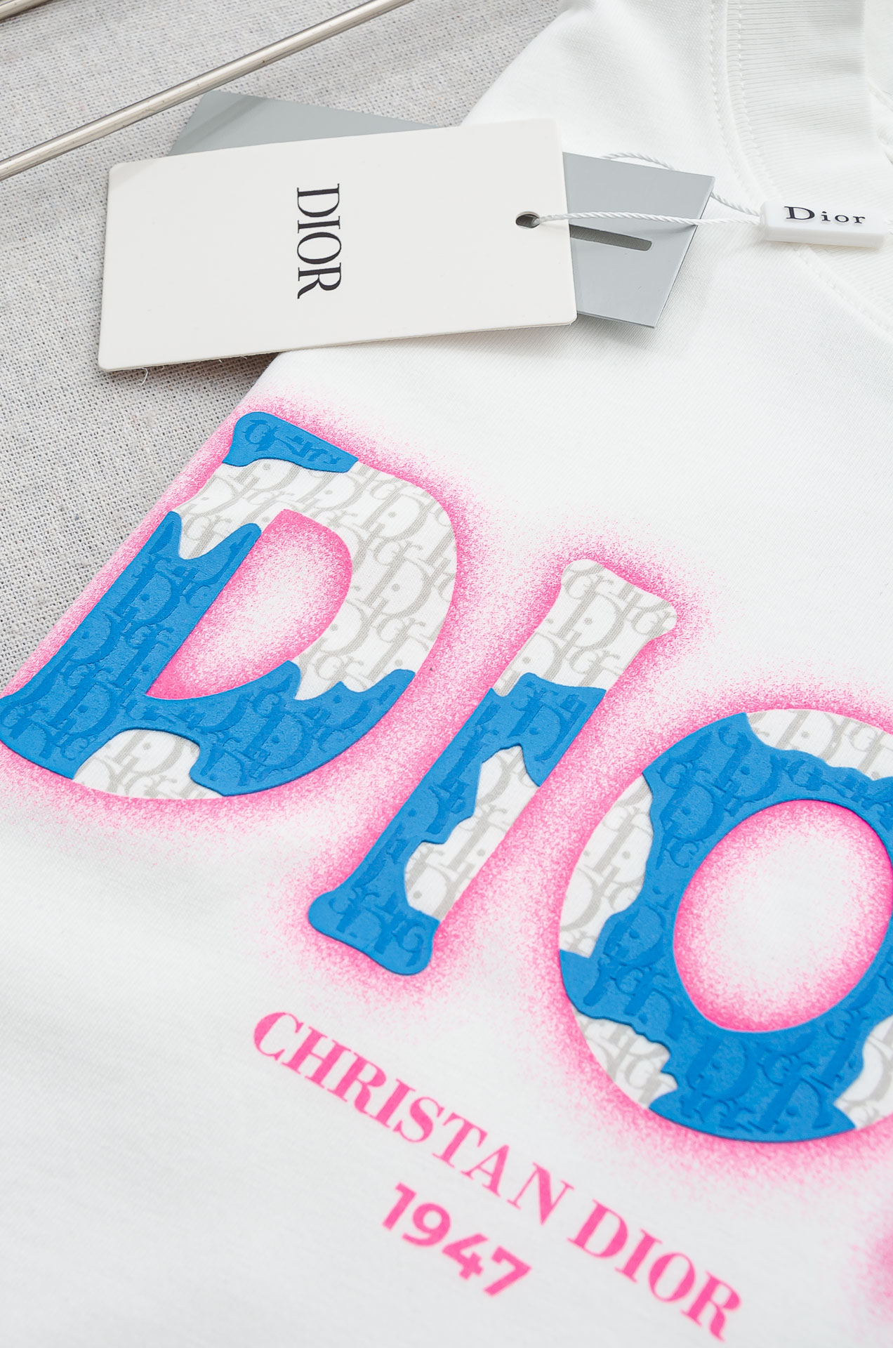 🌾 Dior迪奥2026SS时尚潮人必备男士休闲圆领短袖T恤衫#设计理念潮流前卫与尚可持续，前幅印花更加