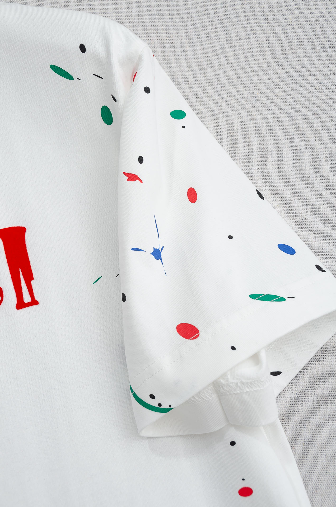 GUC*CI古驰2026SS时尚潮人必备男士休闲圆领短袖T恤衫#设计理念潮流前卫与尚可持续。此款圆领T恤