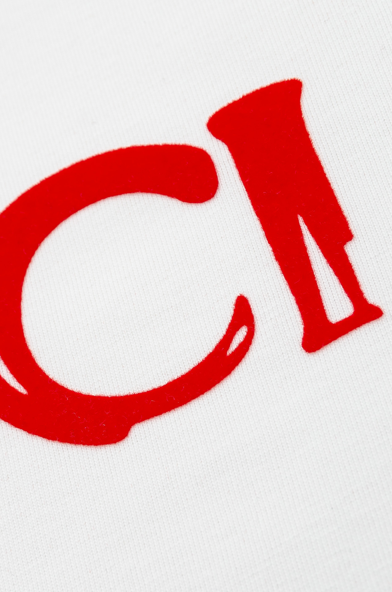 GUC*CI古驰2026SS时尚潮人必备男士休闲圆领短袖T恤衫#设计理念潮流前卫与尚可持续。此款圆领T恤