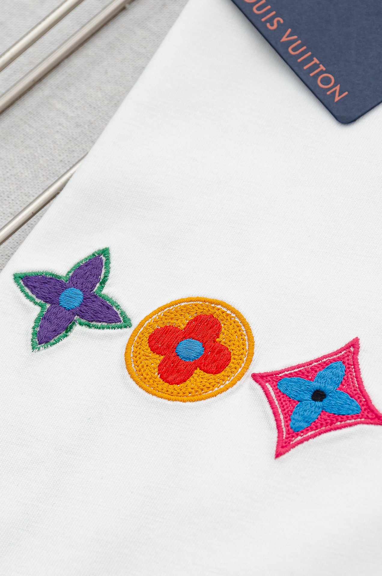 LV 2026SS时尚潮人必备男士休闲圆领短袖T恤衫#设计理念潮流前卫与尚可持续，选用客供进口100%棉