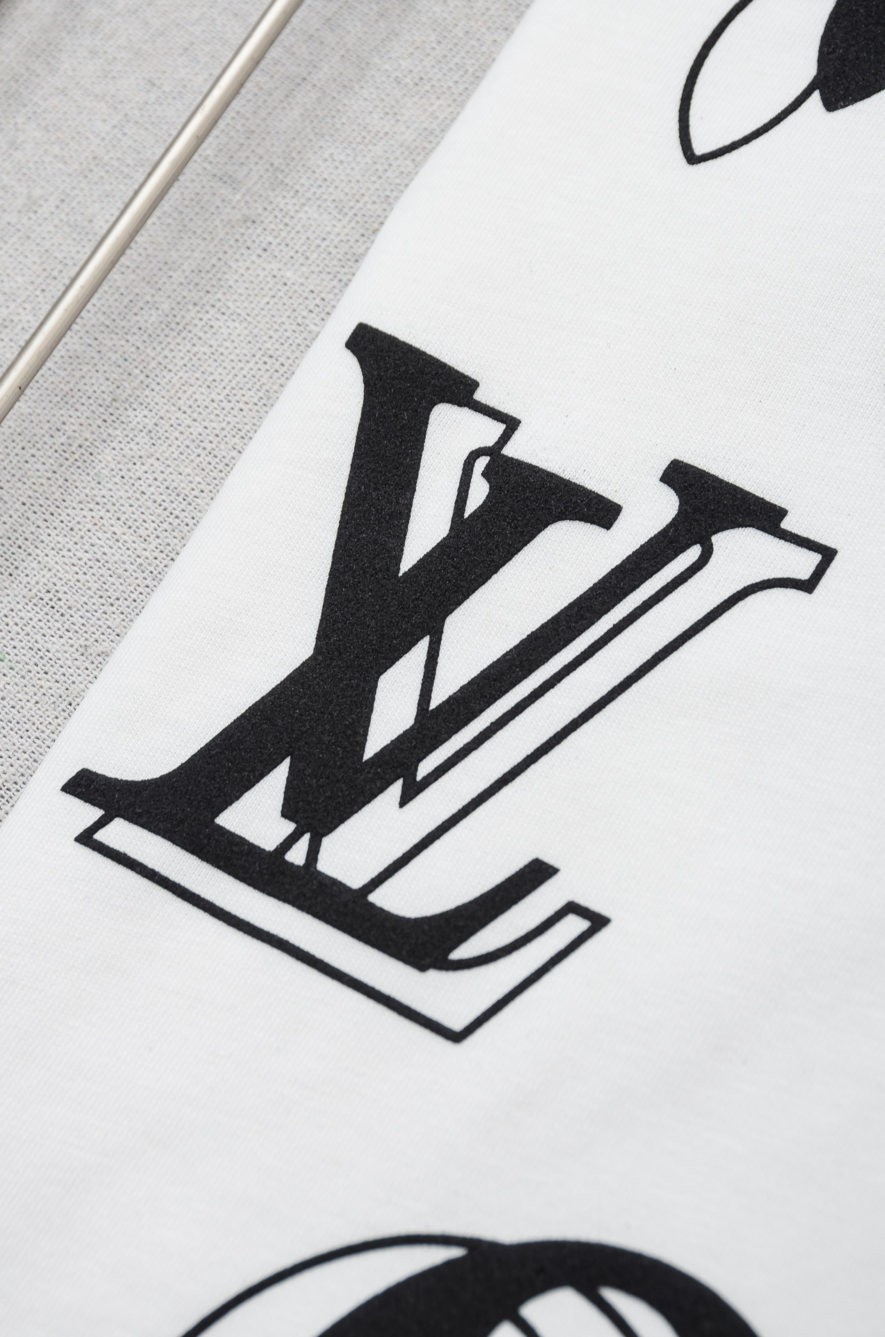 LV 2026SS时尚潮人必备男士休闲圆领短袖T恤衫#设计理念潮流前卫与尚可持续，选用客供进口100%棉