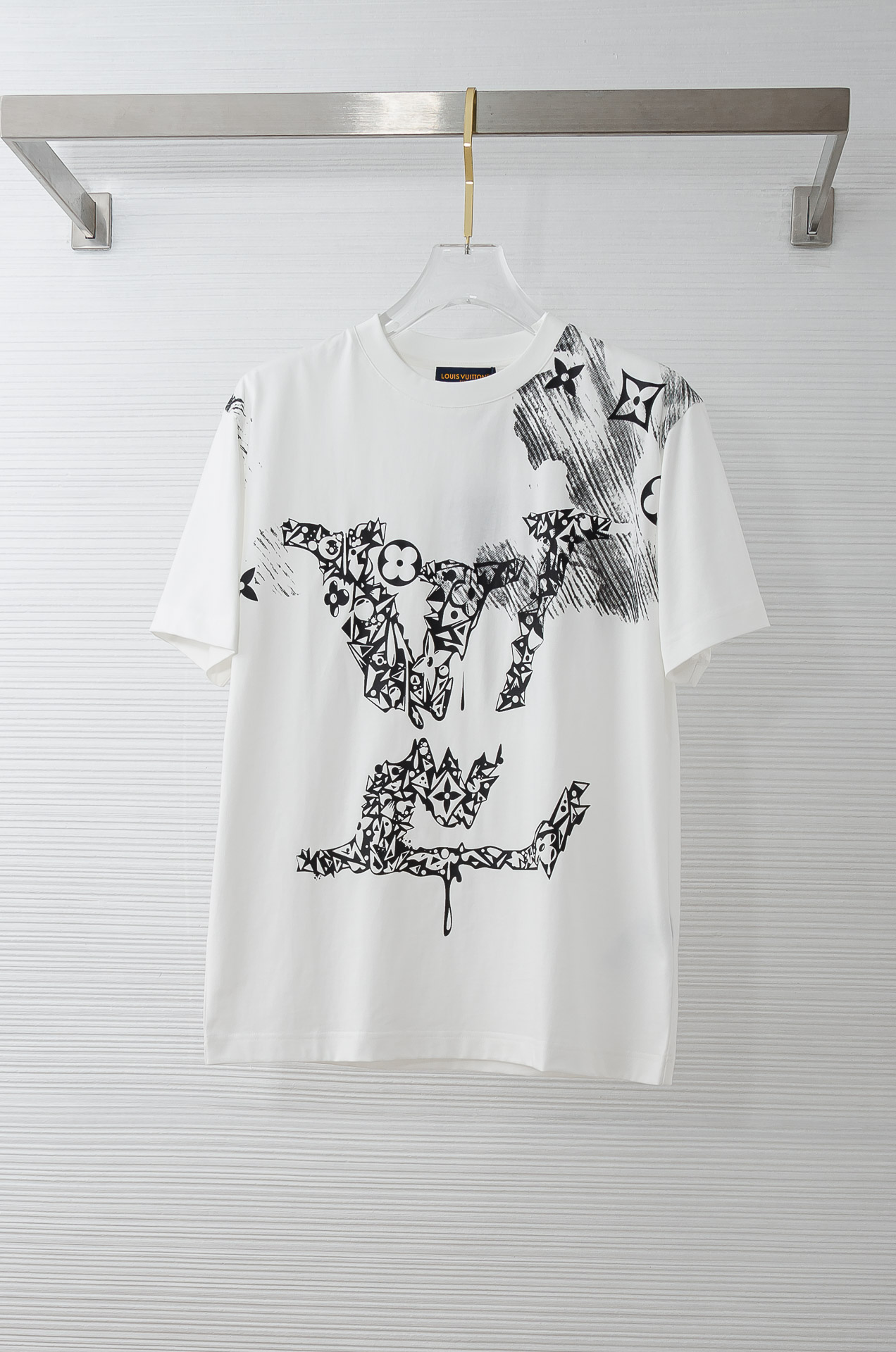 LV 2026SS时尚潮人必备男士休闲圆领短袖T恤衫#设计理念潮流前卫与尚可持续，选用客供进口100%棉