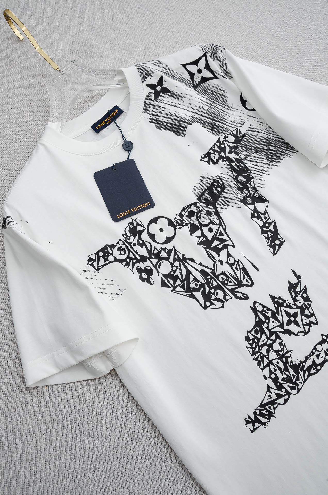 LV 2026SS时尚潮人必备男士休闲圆领短袖T恤衫#设计理念潮流前卫与尚可持续，选用客供进口100%棉