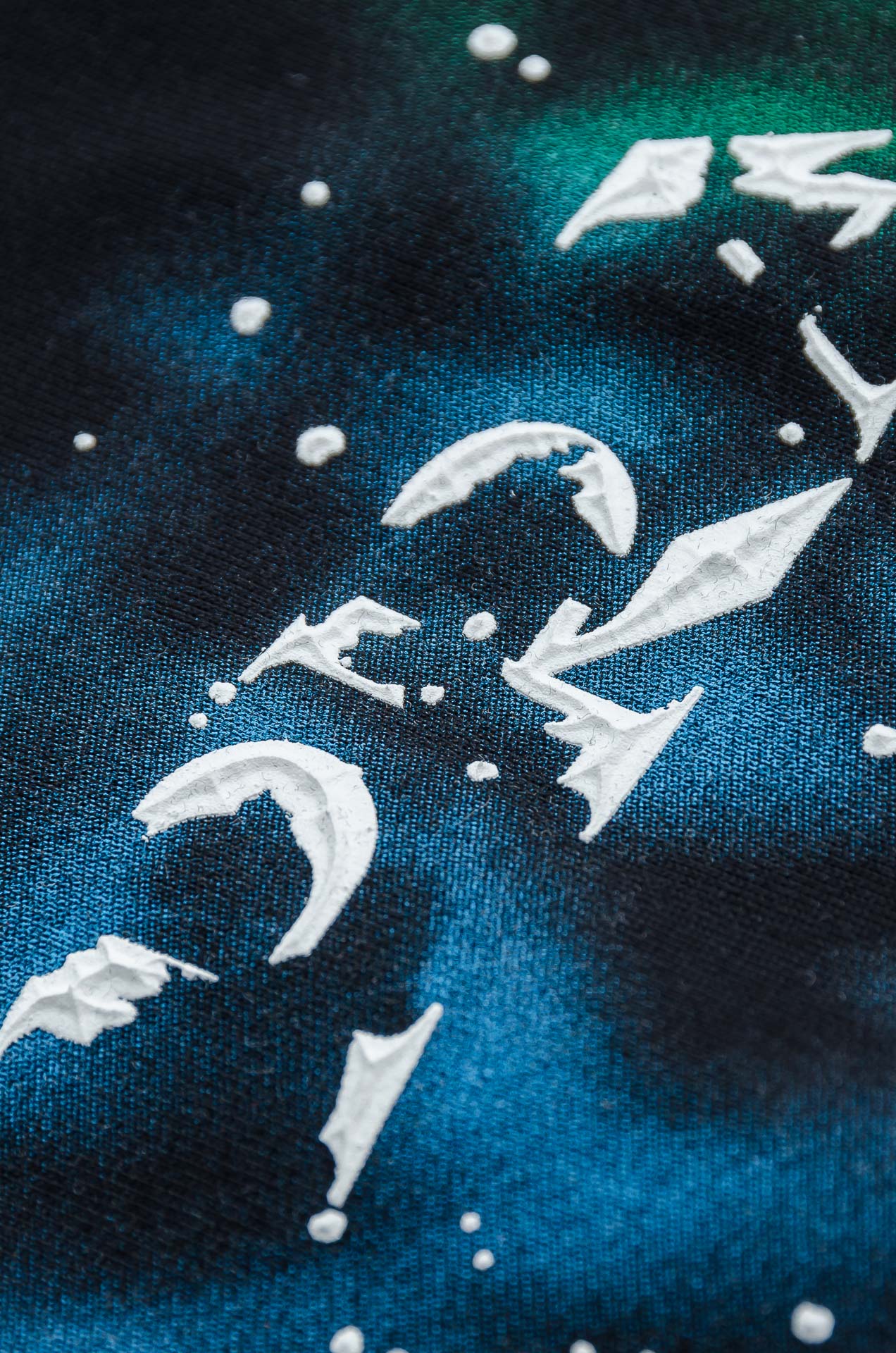 PRADA普拉达2026SS时尚潮人必备男士休闲圆领短袖T恤衫#设计理念潮流前卫与尚可持续。此款圆领T恤