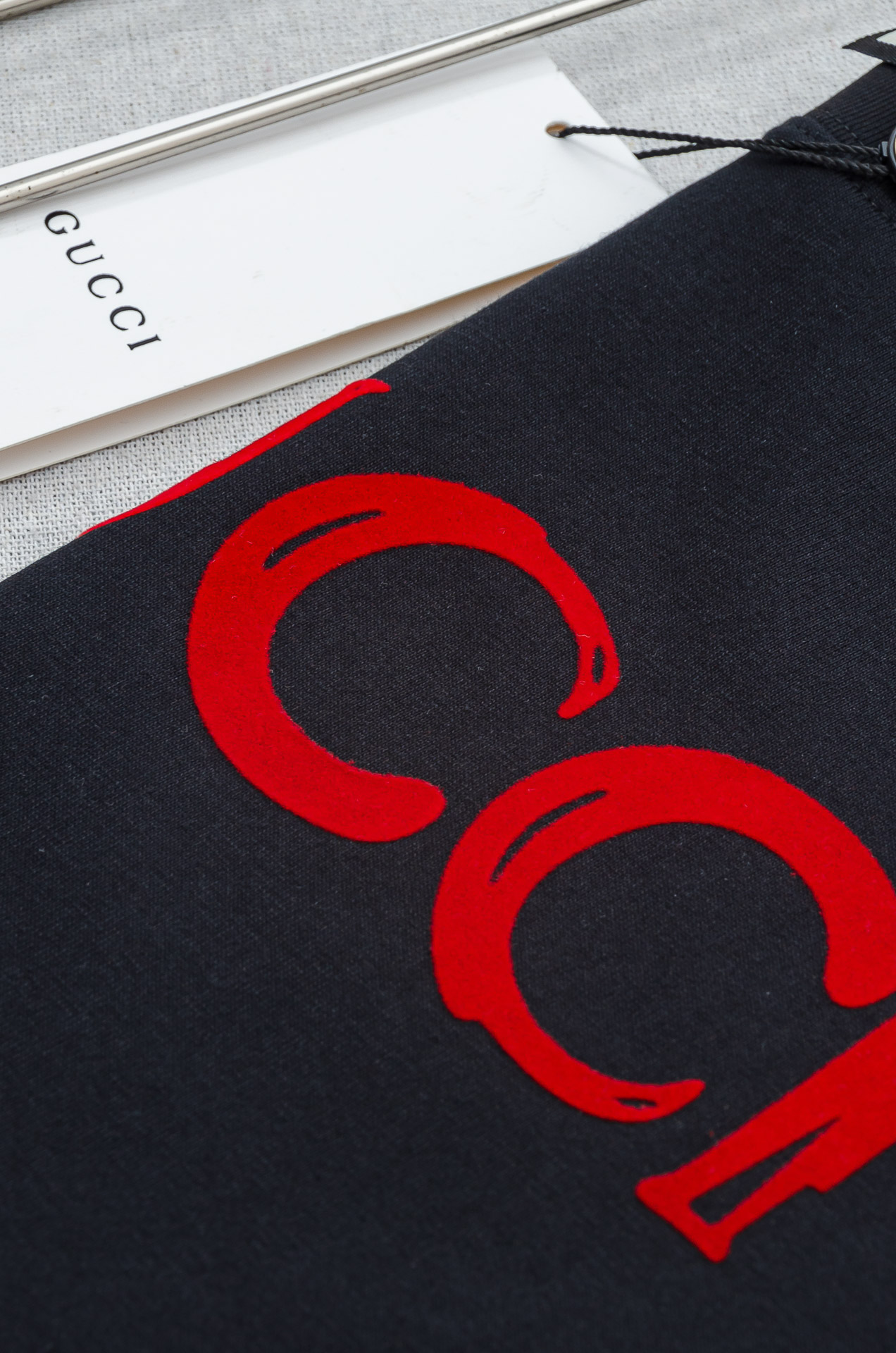 🌾 GUC*CI古驰2026SS时尚潮人必备男士休闲圆领短袖T恤衫#设计理念潮流前卫与尚可持续。此款圆领