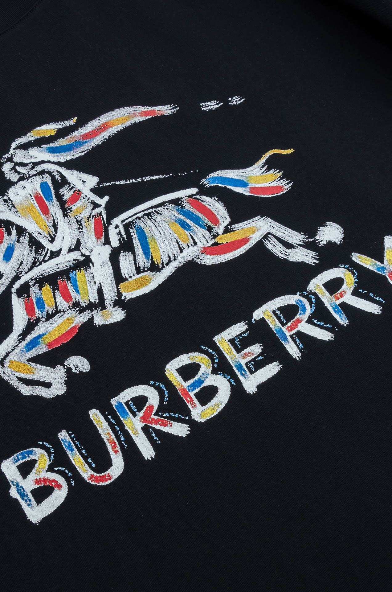 Burberry巴宝莉2026SS时尚潮人必备男士休闲圆领短袖T恤衫#设计理念潮流前卫与尚可持续。此款圆