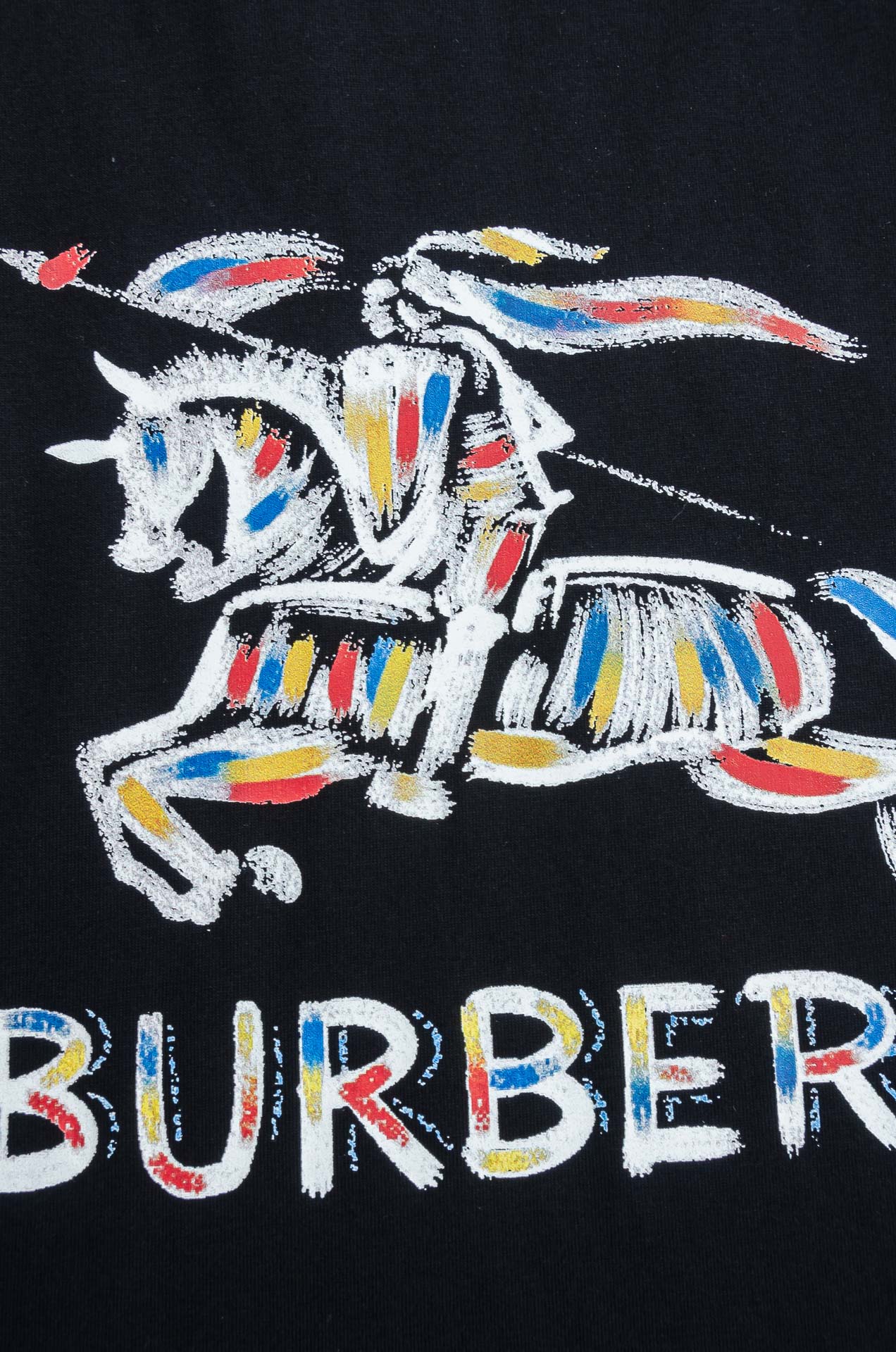 Burberry巴宝莉2026SS时尚潮人必备男士休闲圆领短袖T恤衫#设计理念潮流前卫与尚可持续。此款圆