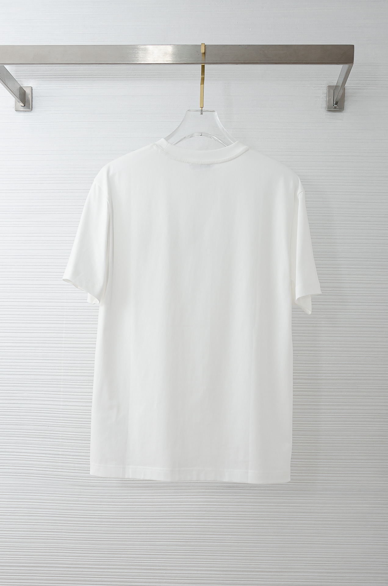 Burberry巴宝莉2026SS时尚潮人必备男士休闲圆领短袖T恤衫#设计理念潮流前卫与尚可持续。此款圆