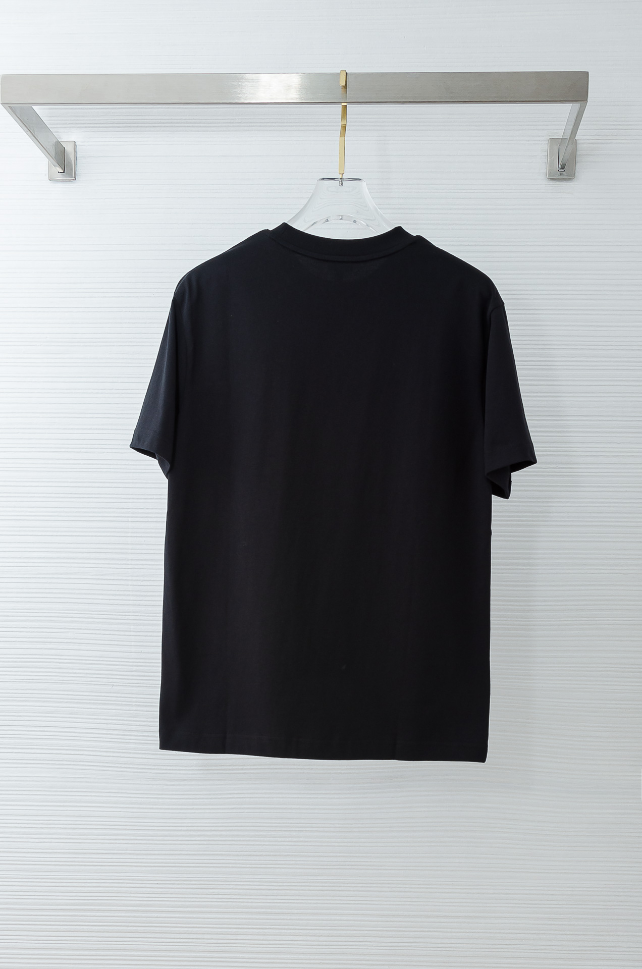 Burberry巴宝莉2026SS时尚潮人必备男士休闲圆领短袖T恤衫#设计理念潮流前卫与尚可持续。此款圆