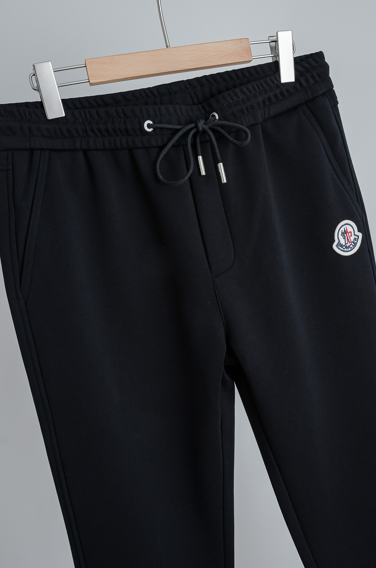 ☀️☀️MONC*LER 蒙口2026FW秋冬新款加绒休闲卫裤# 舒柔加绒加厚面料，一件都能抵御严寒雨雪