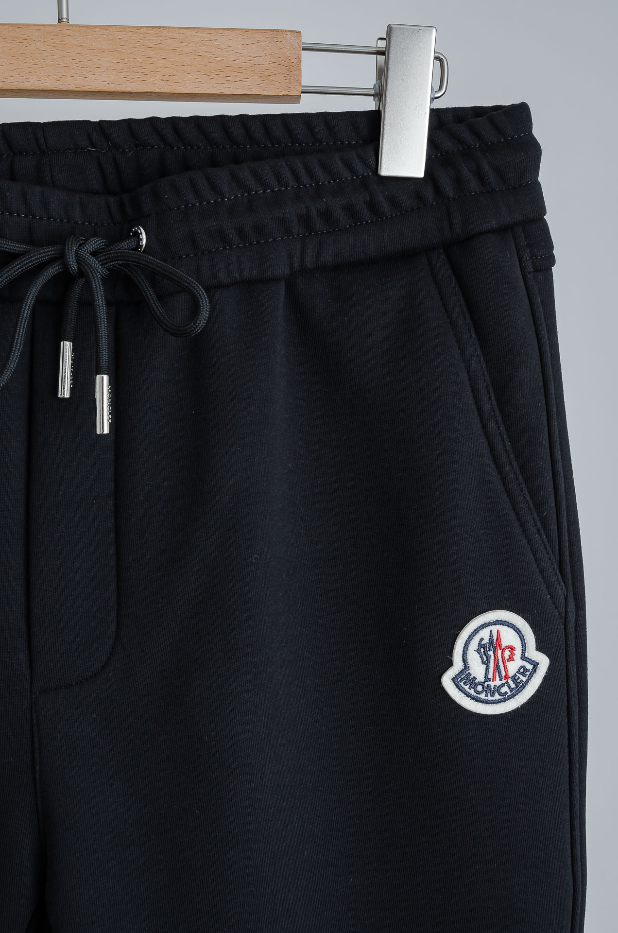 ☀️☀️MONC*LER 蒙口2026FW秋冬新款加绒休闲卫裤# 舒柔加绒加厚面料，一件都能抵御严寒雨雪